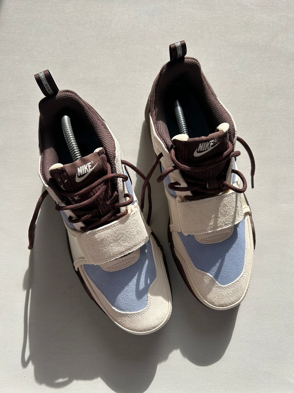 NIKE ZOOM FIELD JAXX X TRAVIS SCOTT (43EU)