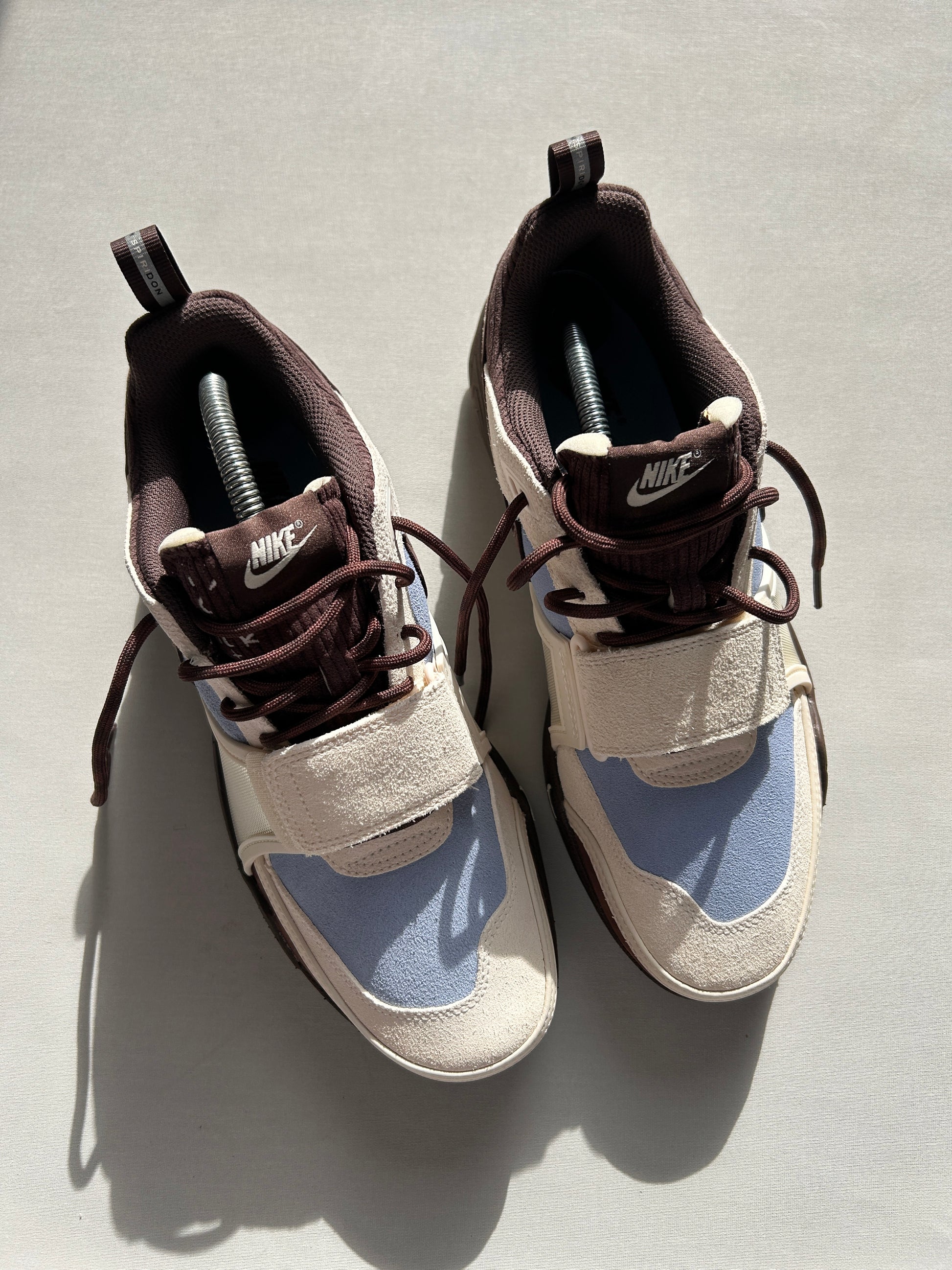 NIKE ZOOM FIELD JAXX X TRAVIS SCOTT (43EU)