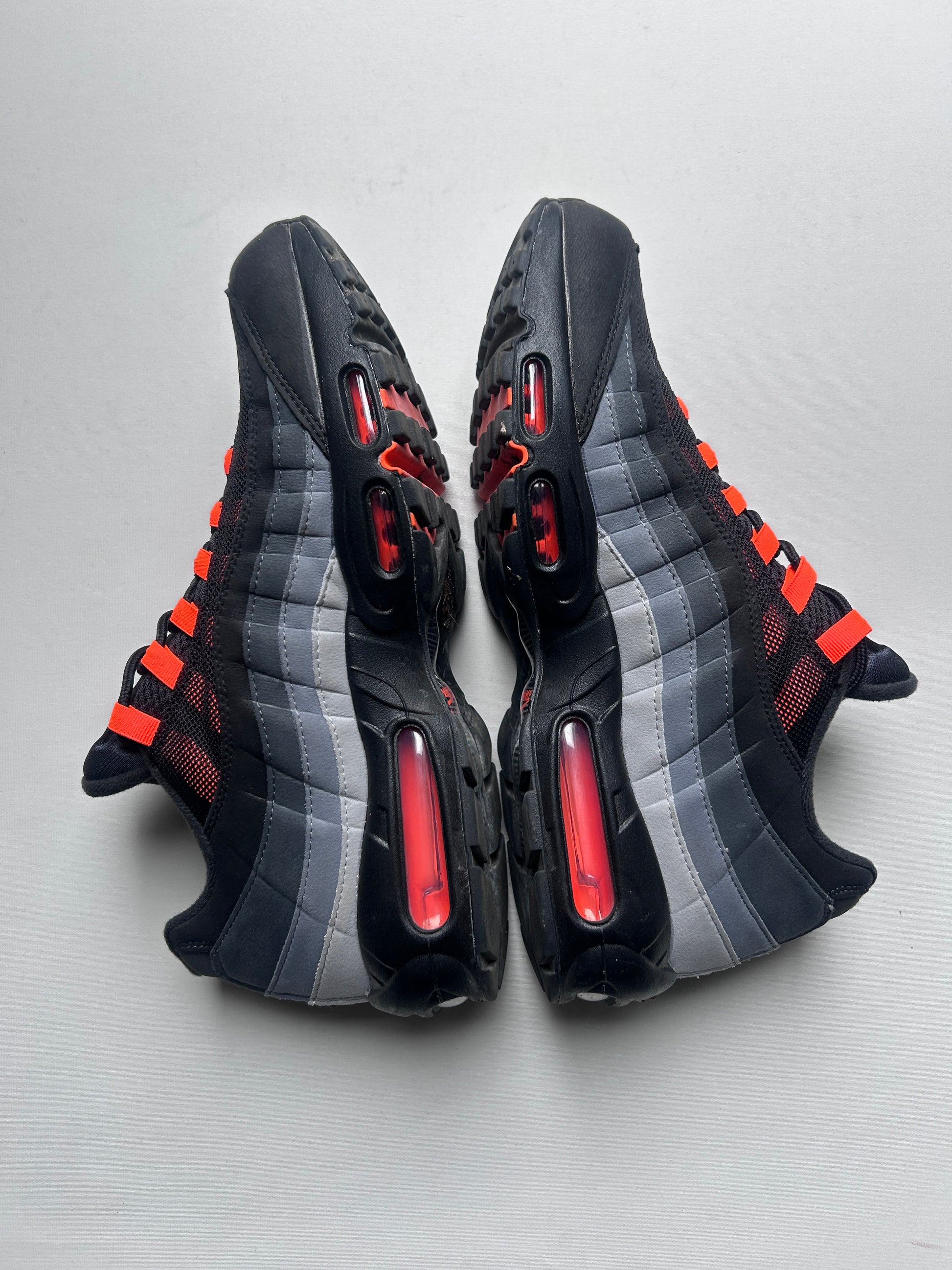 AIR MAX 95 “BLACK HYPER CRIMSON” 47EU