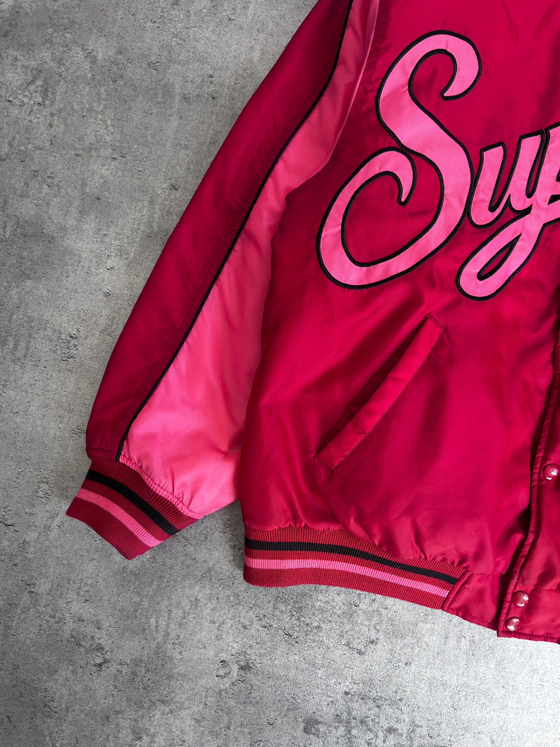 SUPREME CONTRAST SCRIPT VARSITY JACKET (XL)