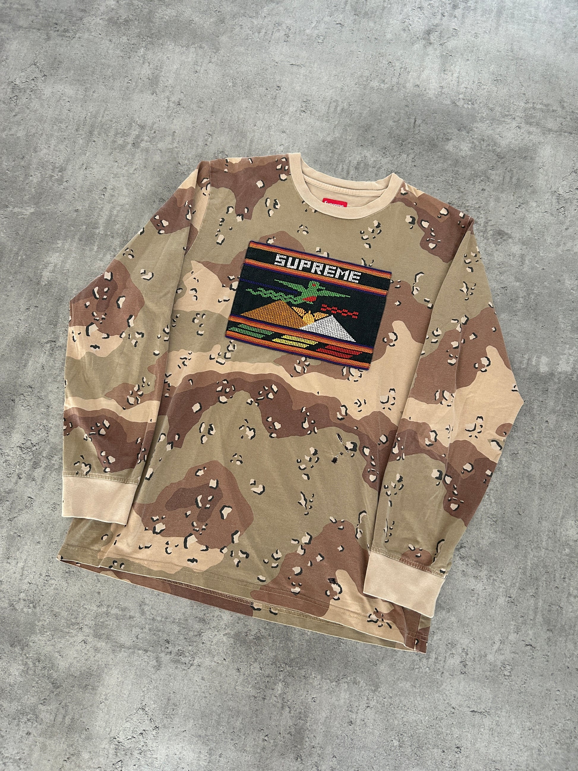 SUPREME NEEDLEPOINT PATCH DESERT CAMO LS (L)