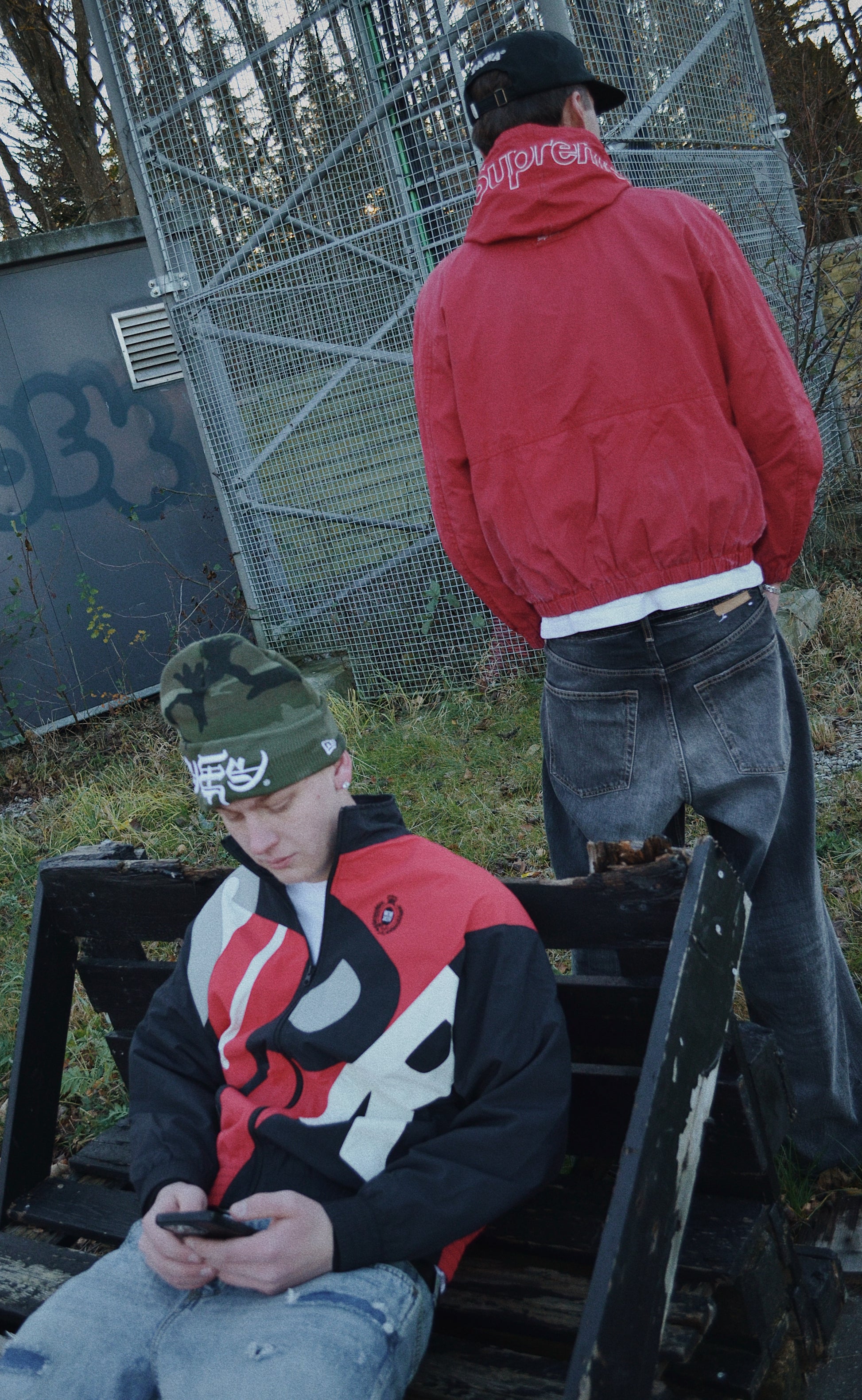 SUPREME BIG LETTER TRACKJAKKE (M)