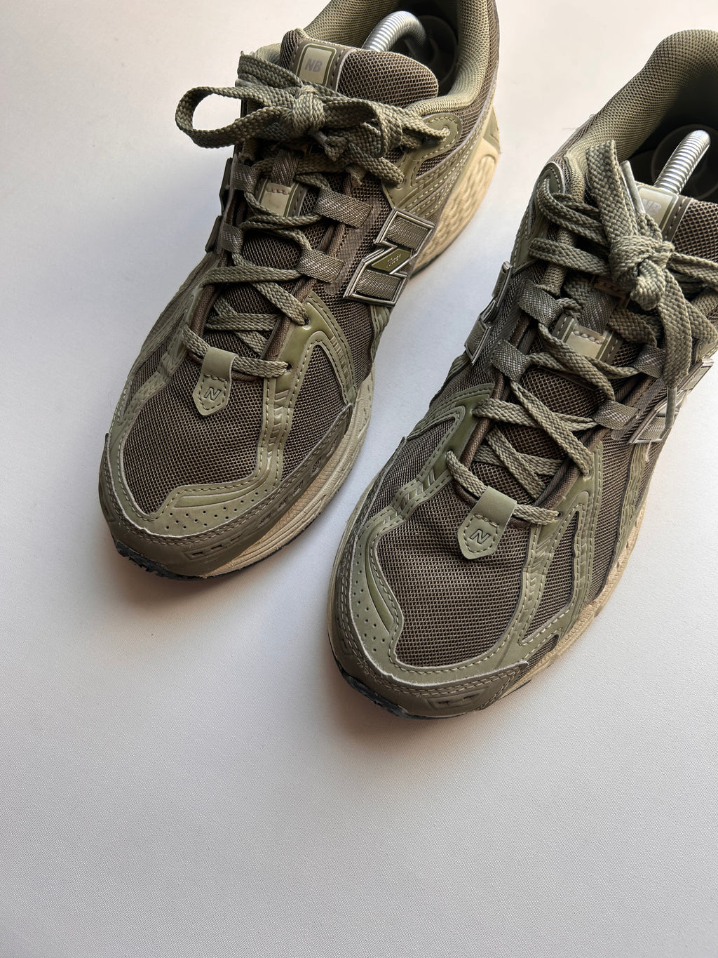 NB1906R “OLIVE” 45EU