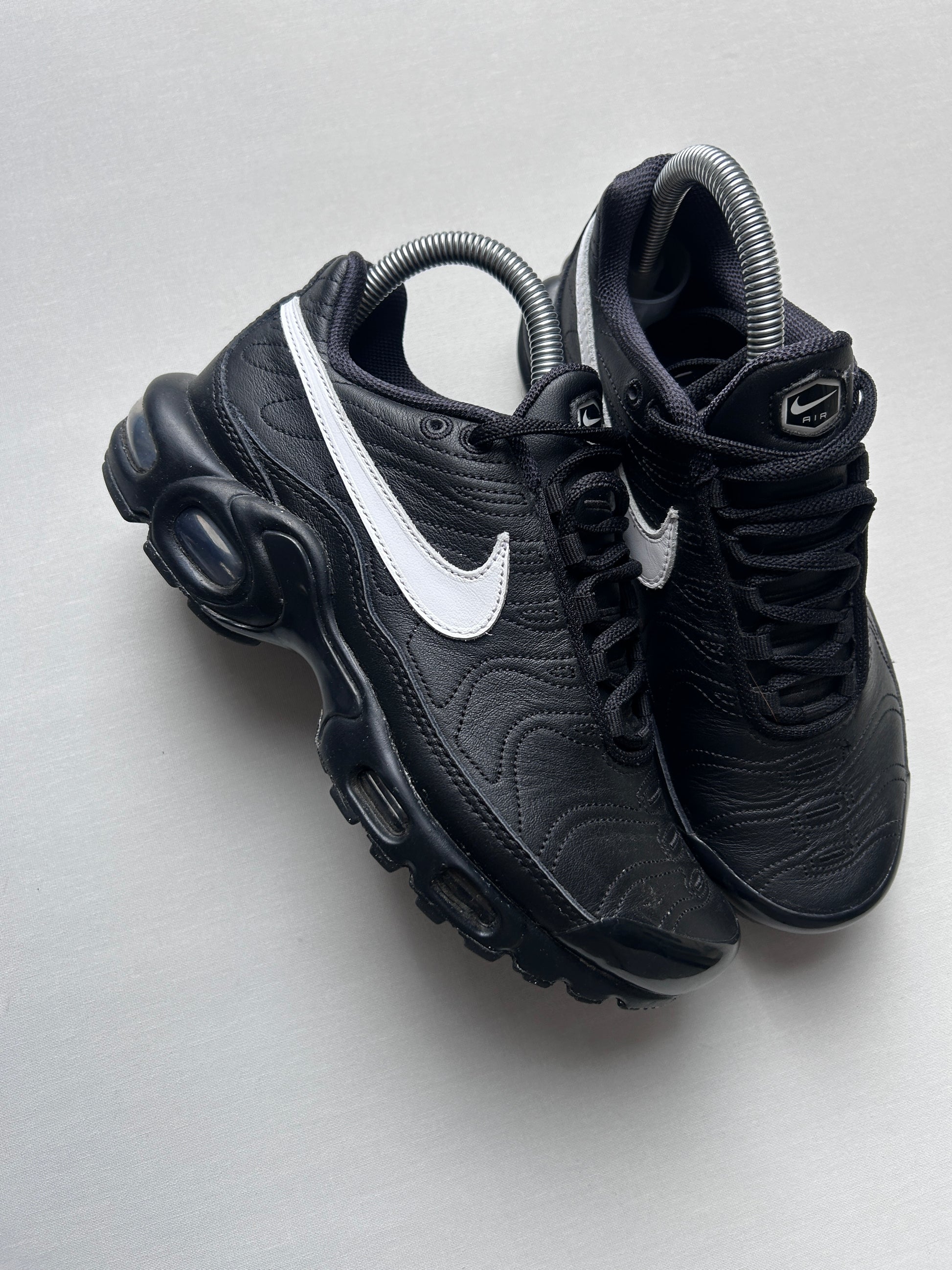 AIR MAX PLUS TNPO “BLACK” 37,5EU