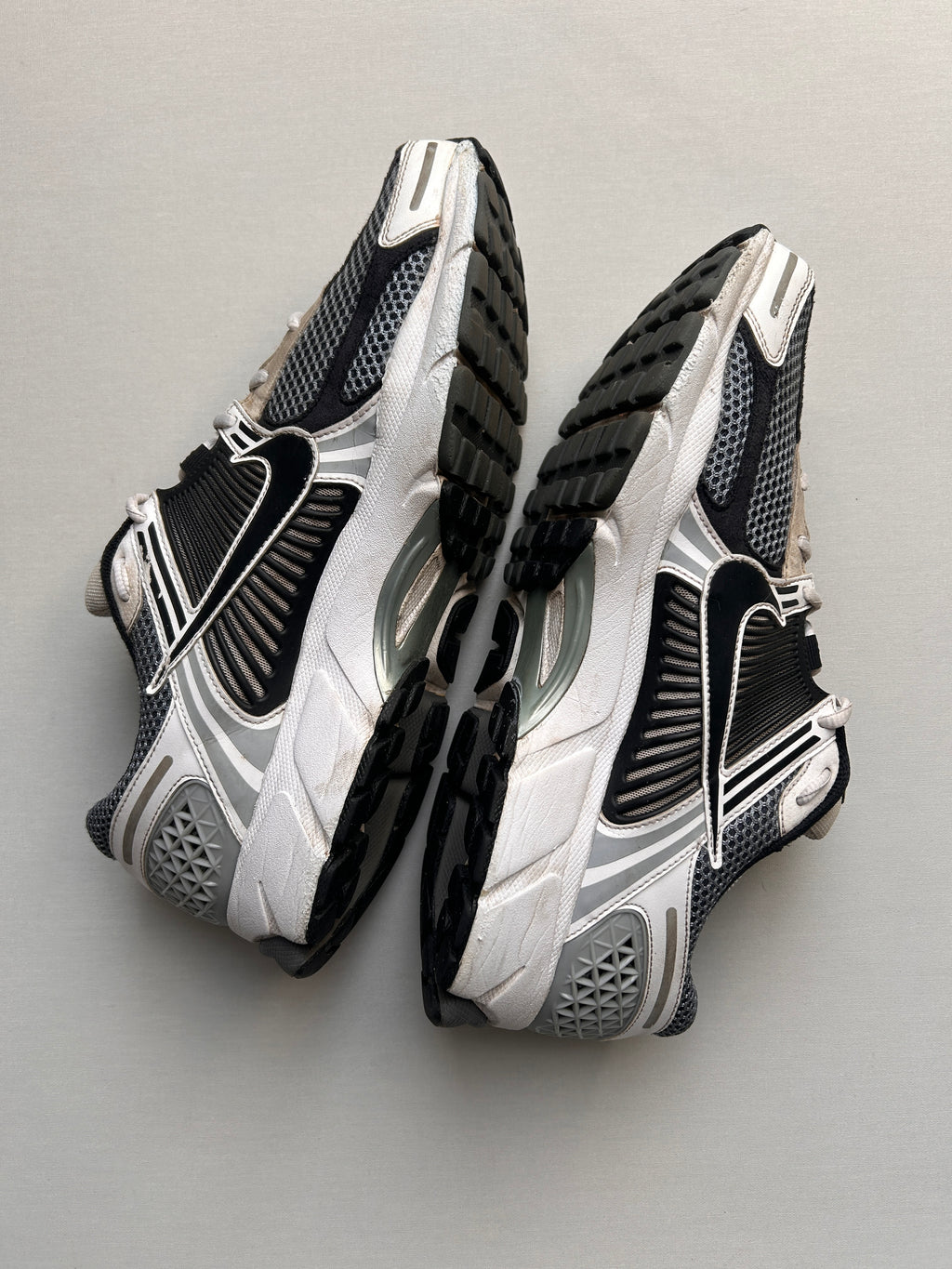 NIKE VOMERO 5 “BLACK/GREY/WHITE” 45EU