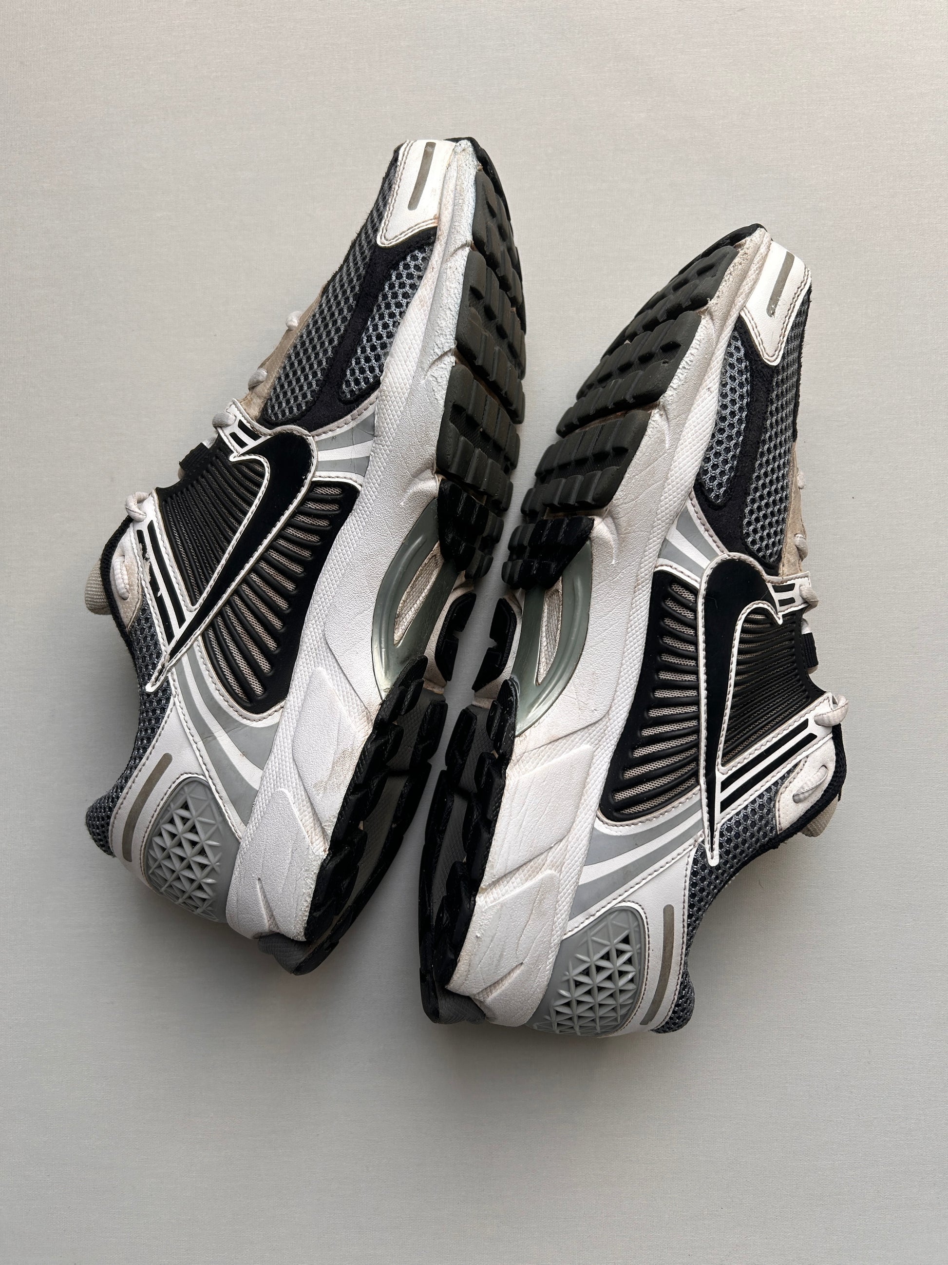 NIKE VOMERO 5 “BLACK/GREY/WHITE” 45EU