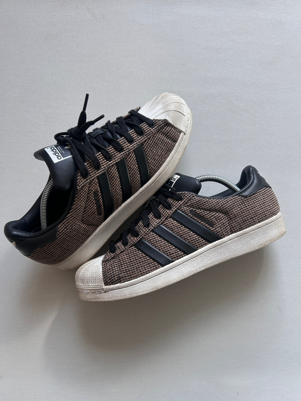 ADIDAS SUPERSTAR BROWN TWEED (44EU)