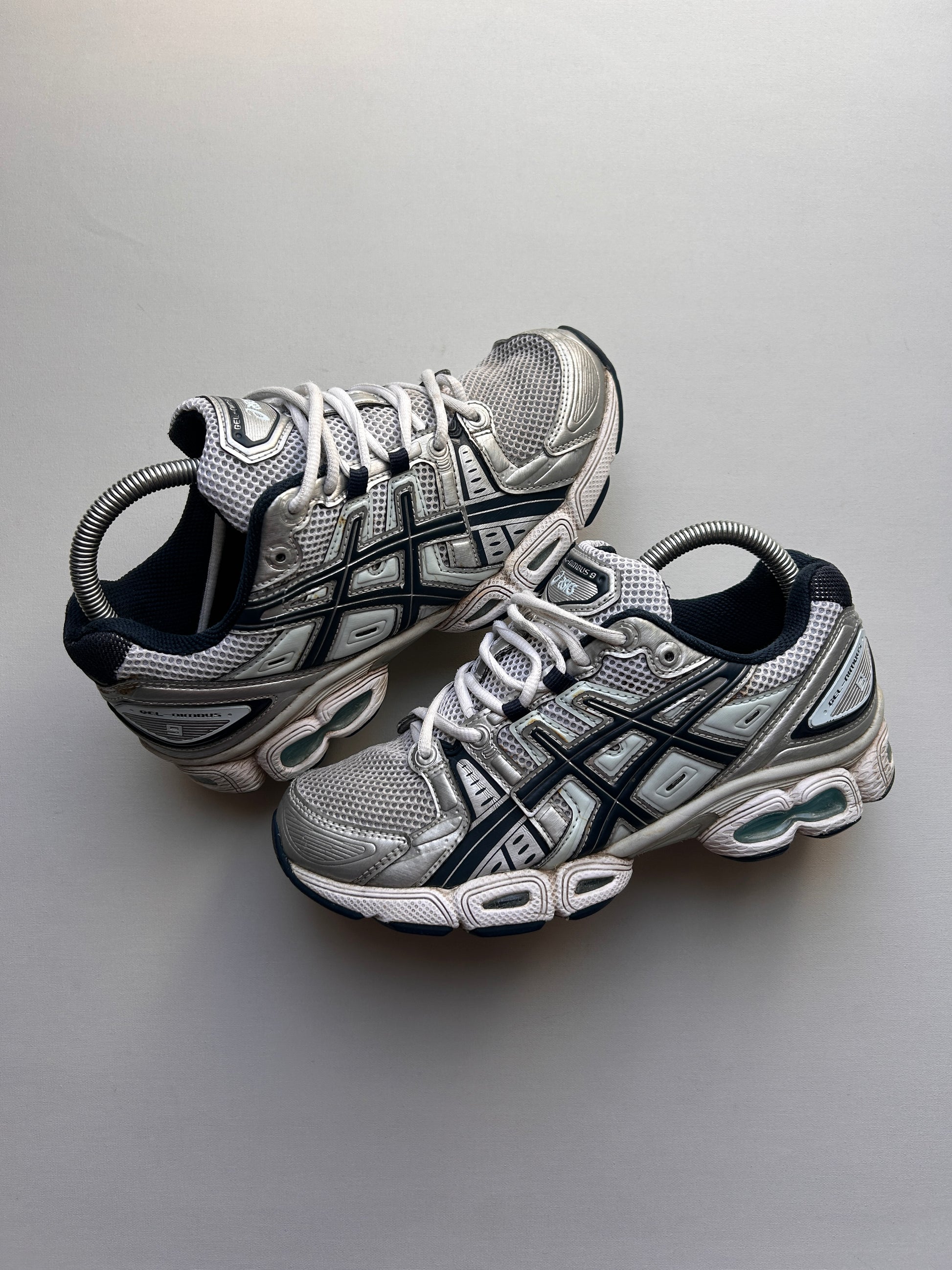ASICS GEL NIMBUS “CHROME/BLUE” 39,5EU