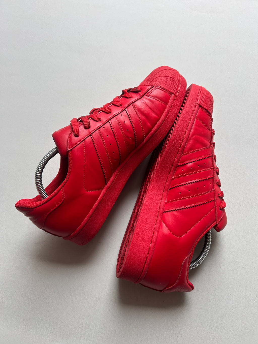 ADIDAS SUPERSTAR X PHARELL (42,5EU)