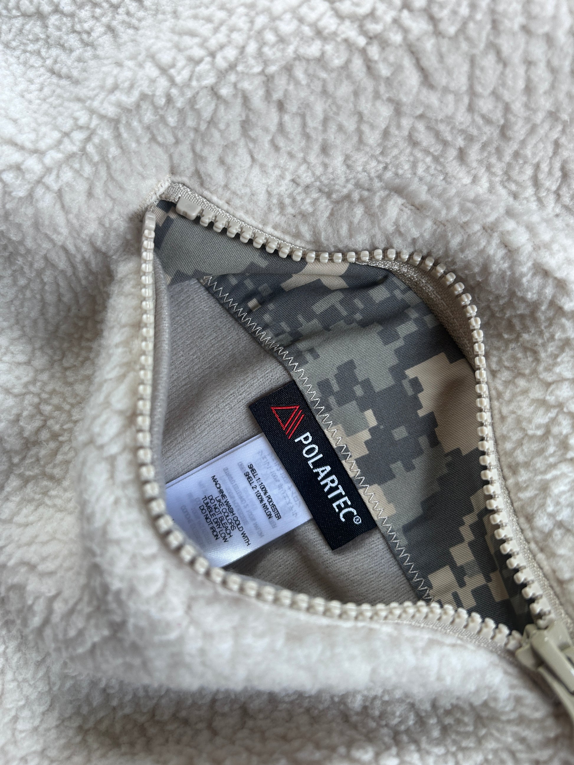 SUPREME POLARTECH SHEARLING REVERSIBLE PULLOVER (L/XL)