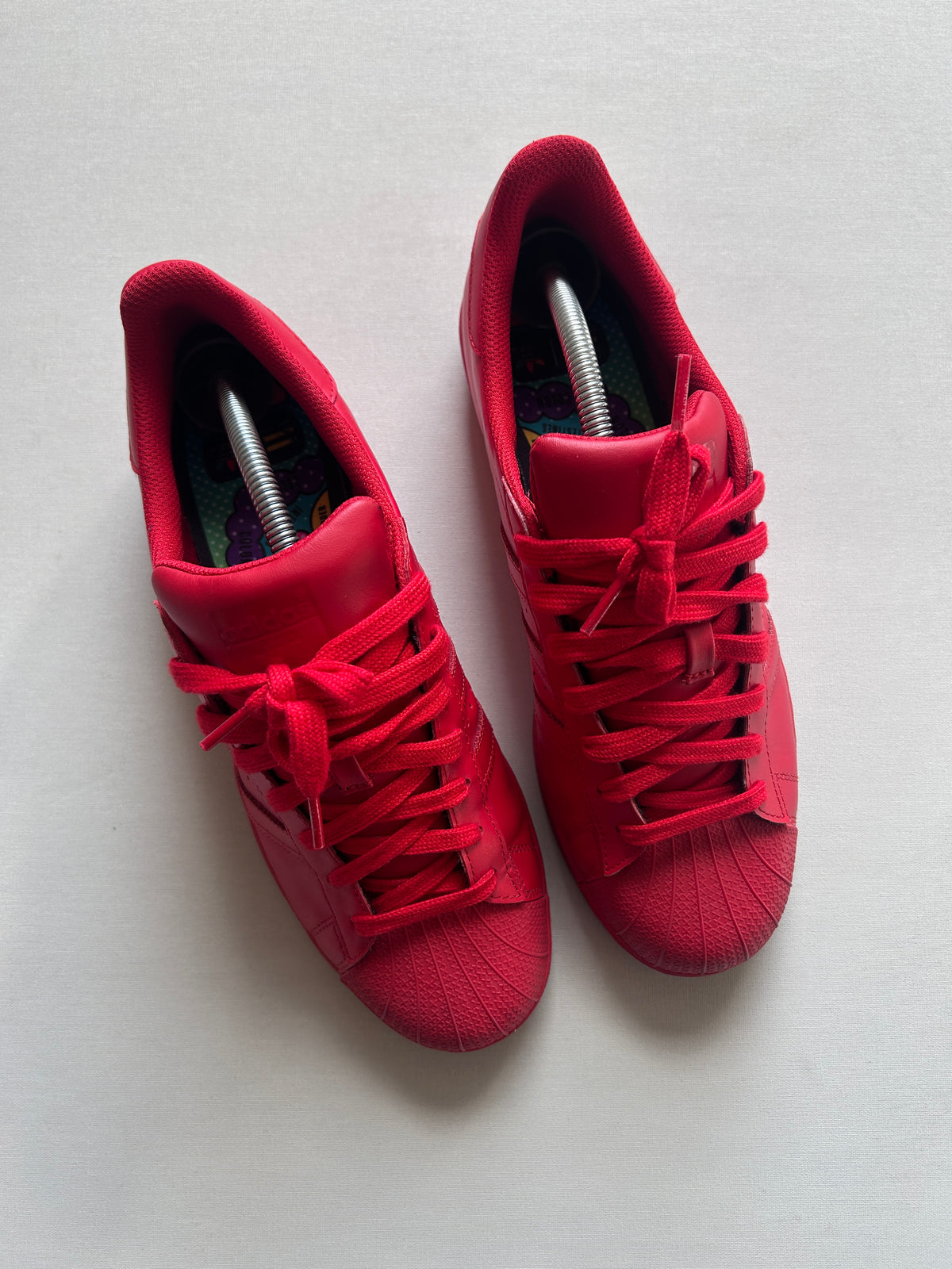 ADIDAS SUPERSTAR X PHARELL WILLIAMS (43EU)