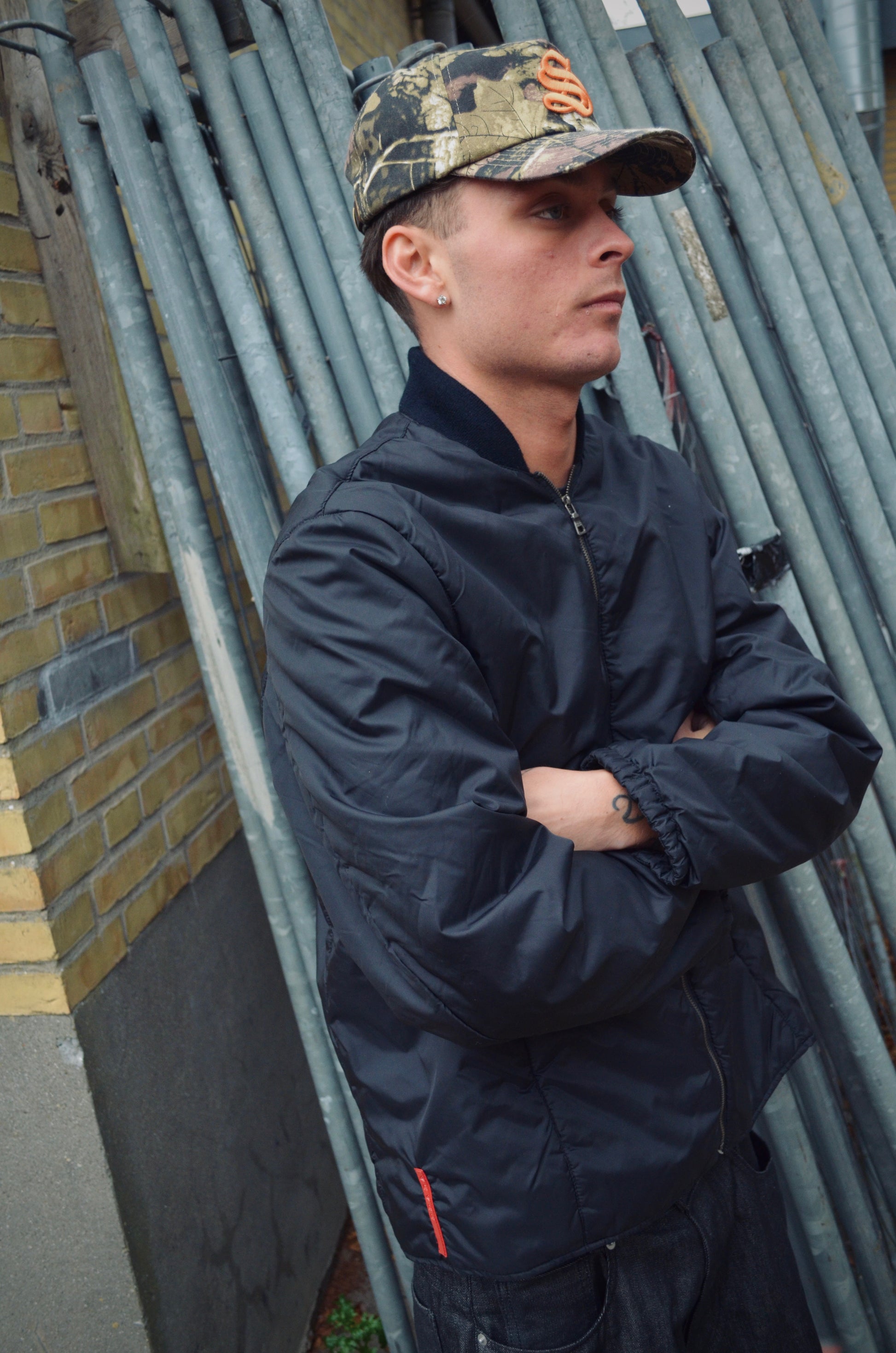 PRADA NYLON BOMBER BLACK (M)