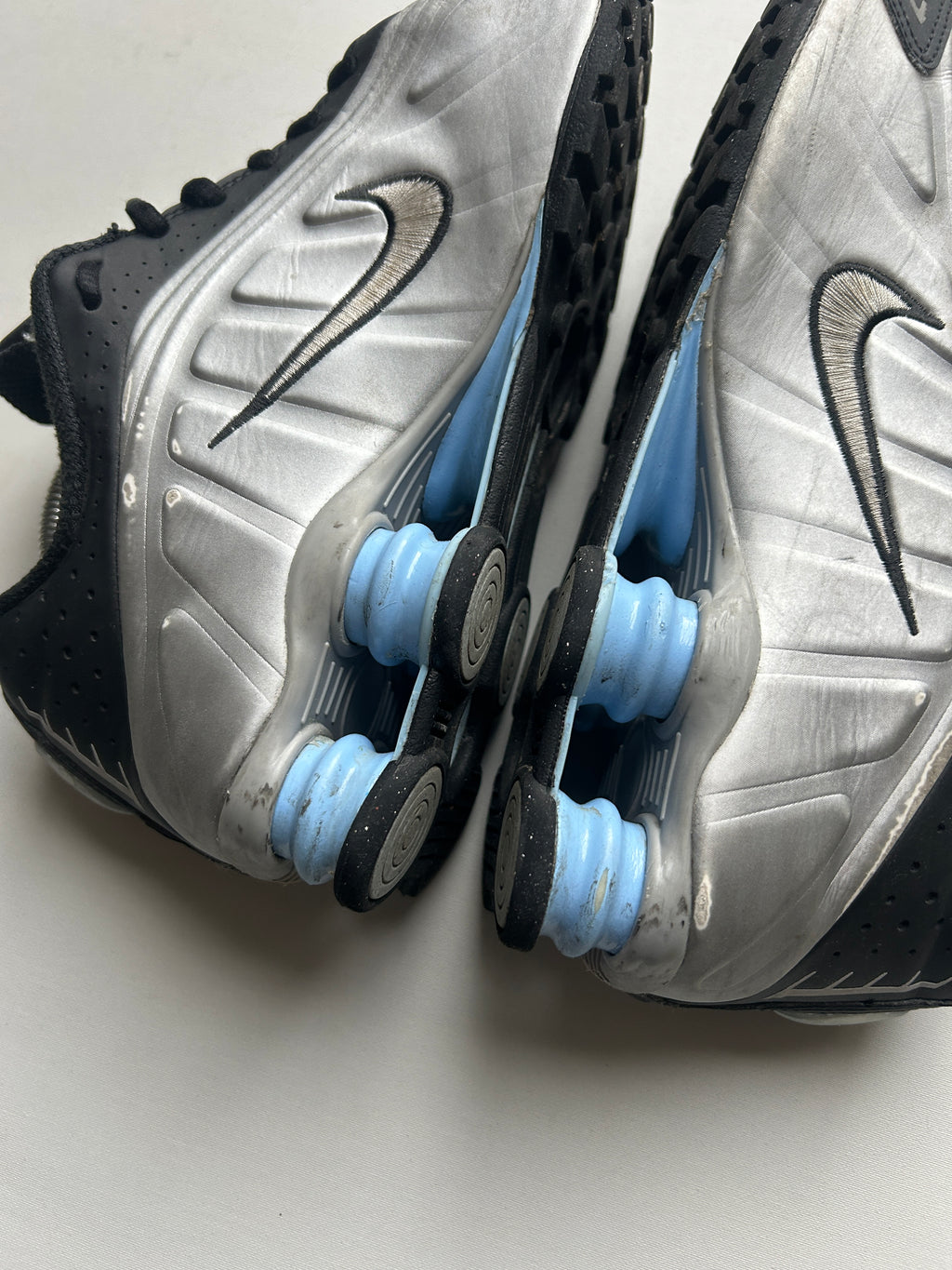NIKE SHOX R4 “BLACK/SILVER/BLUE” 42EU