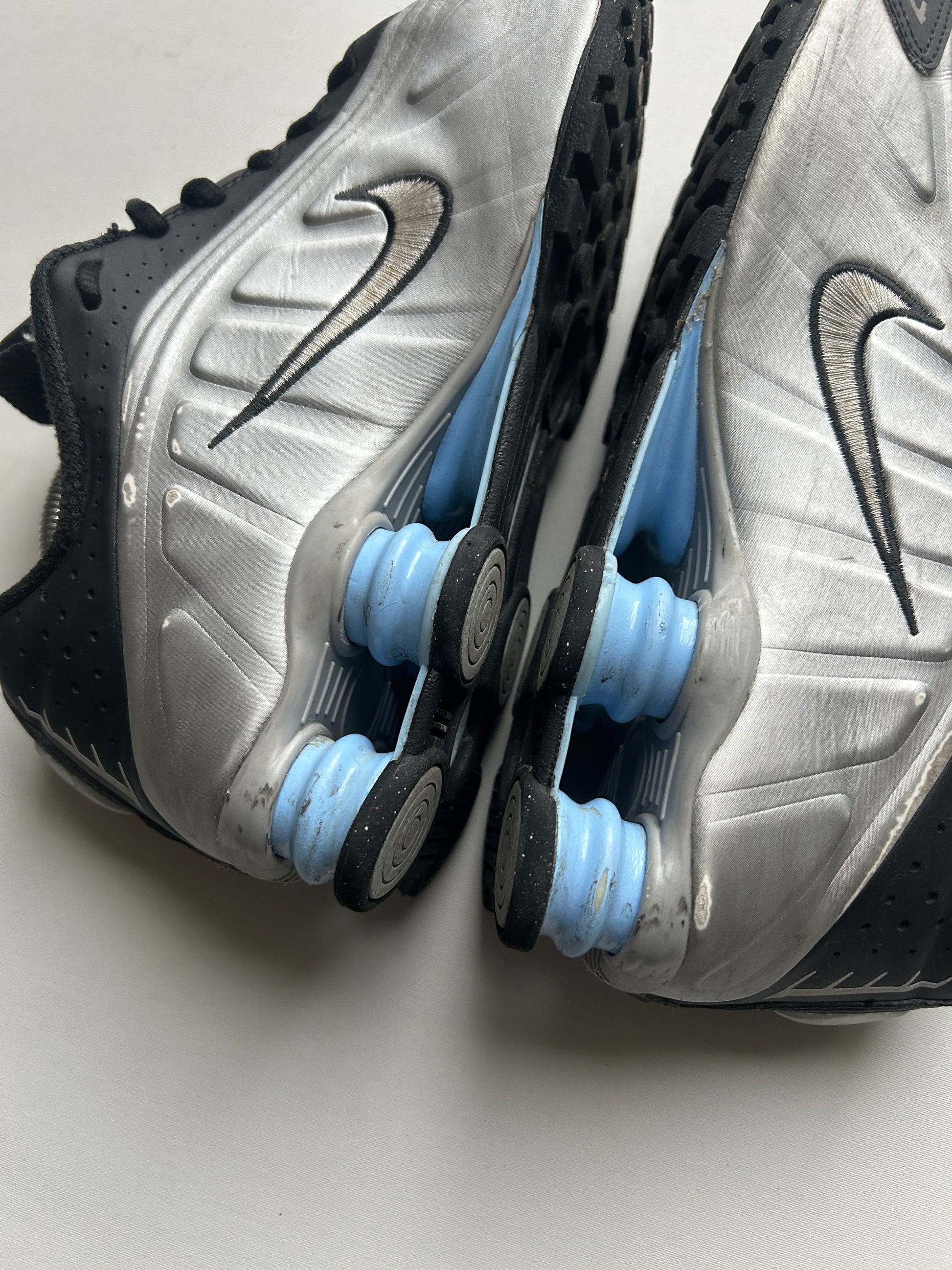 NIKE SHOX R4 “BLACK/SILVER/BLUE” 42EU