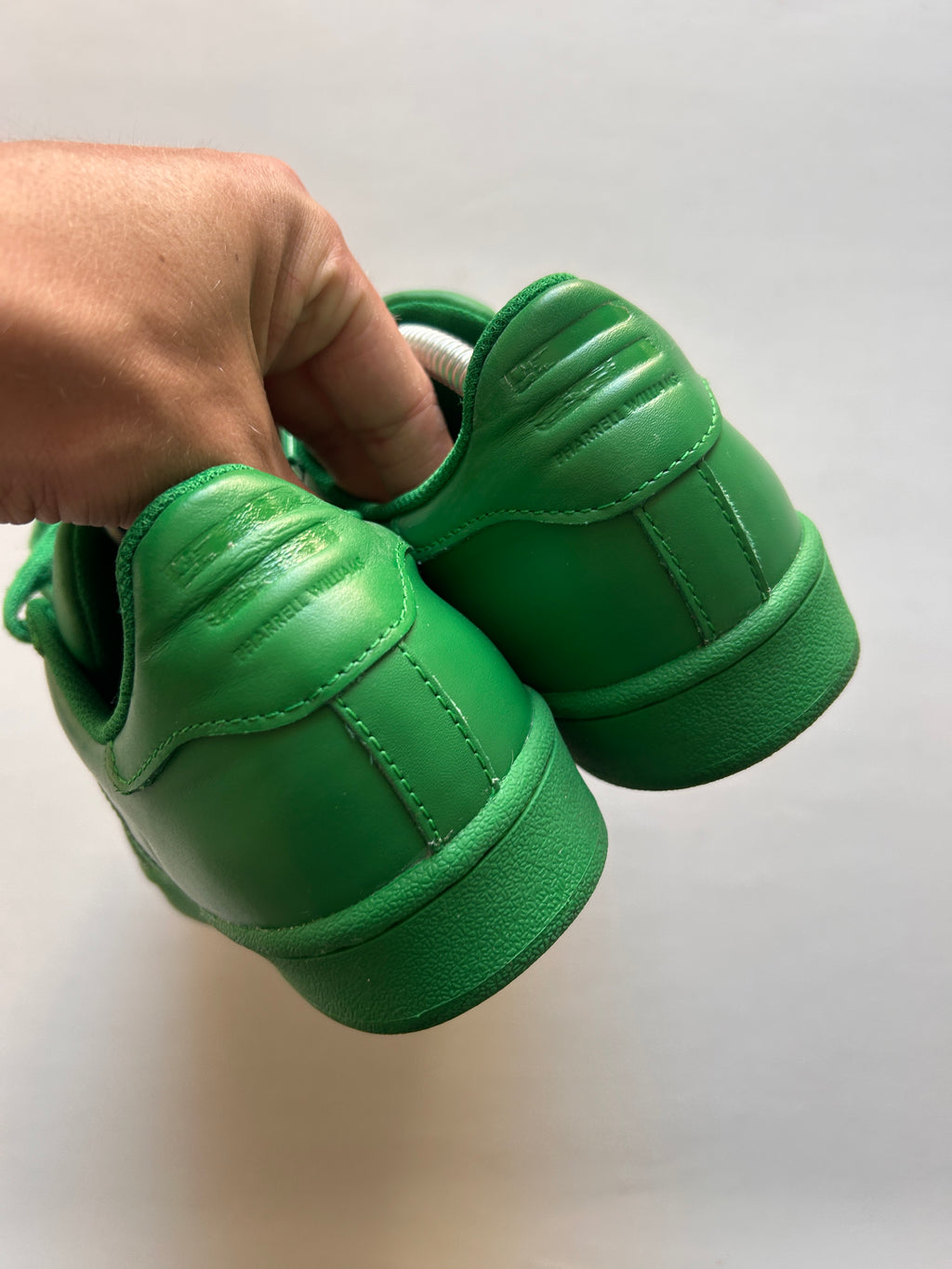 ADIDAS SUPERSTAR X PHARELL (42EU)