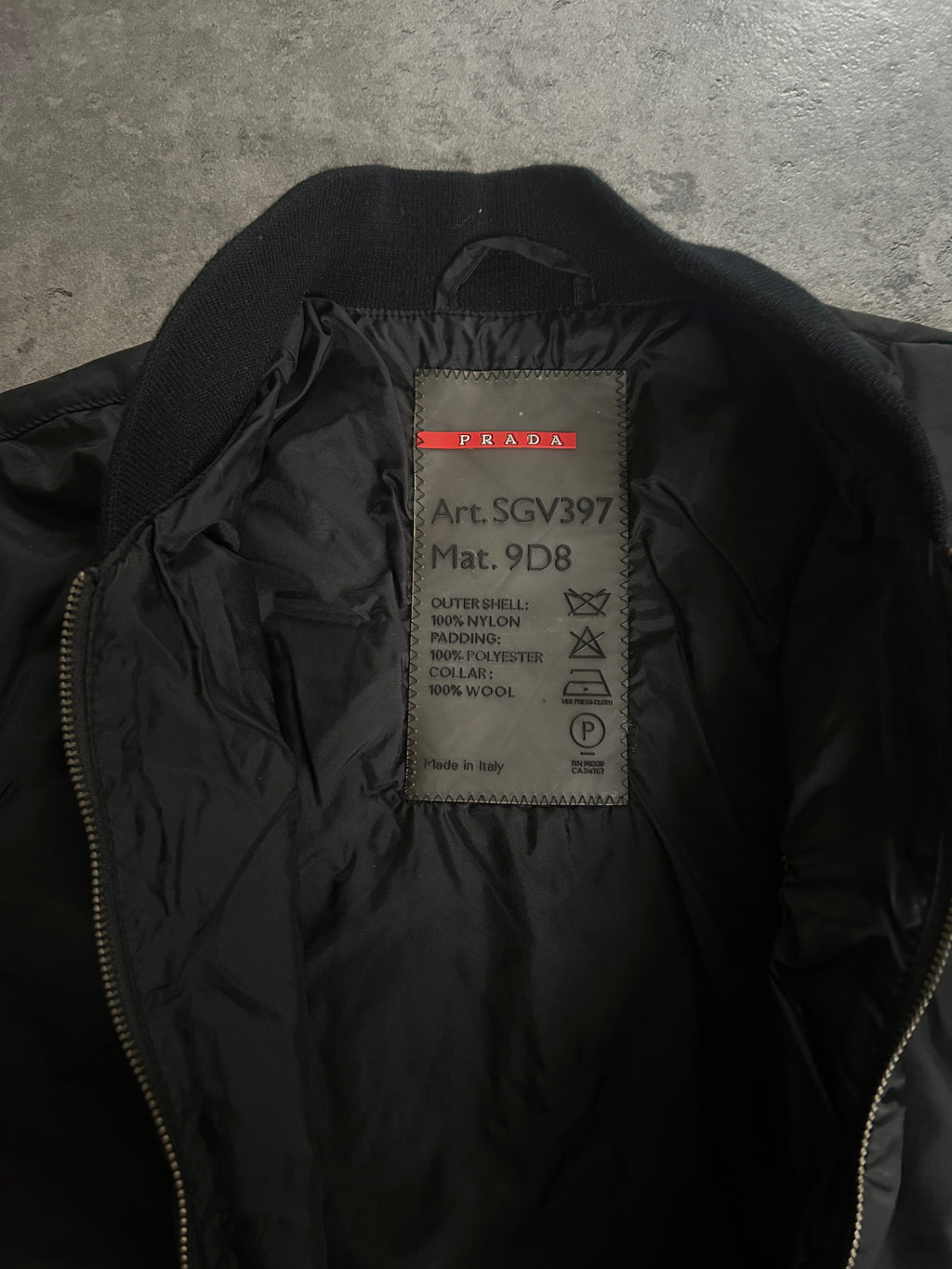 PRADA NYLON BOMBER BLACK (M)