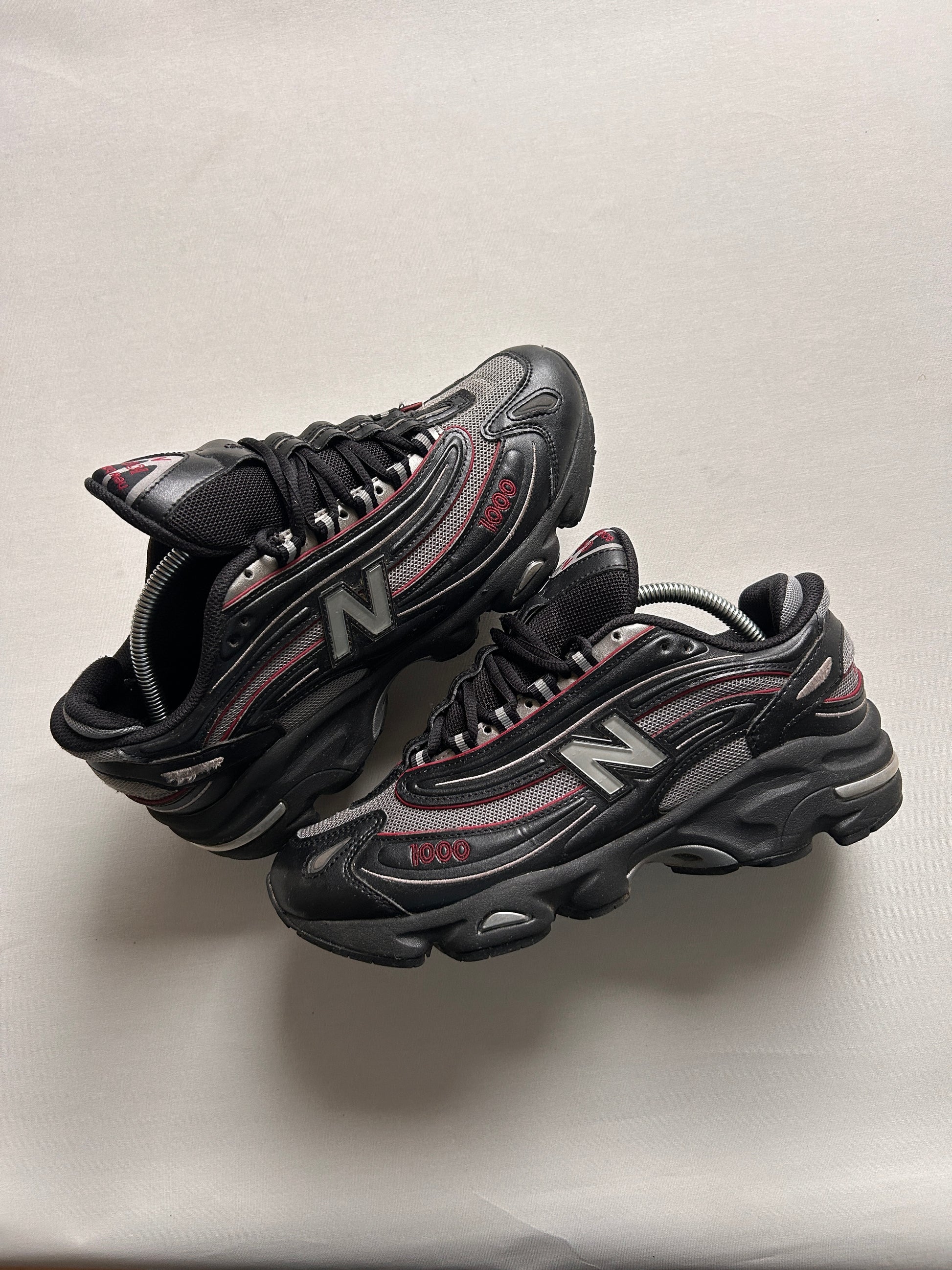 NB1000 “BLACK/RED” 42,5EU