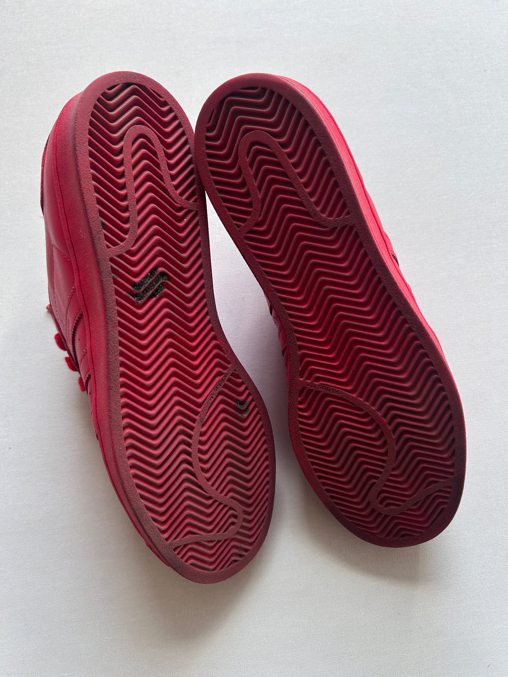 ADIDAS SUPERSTAR X PHARELL WILLIAMS (43EU)