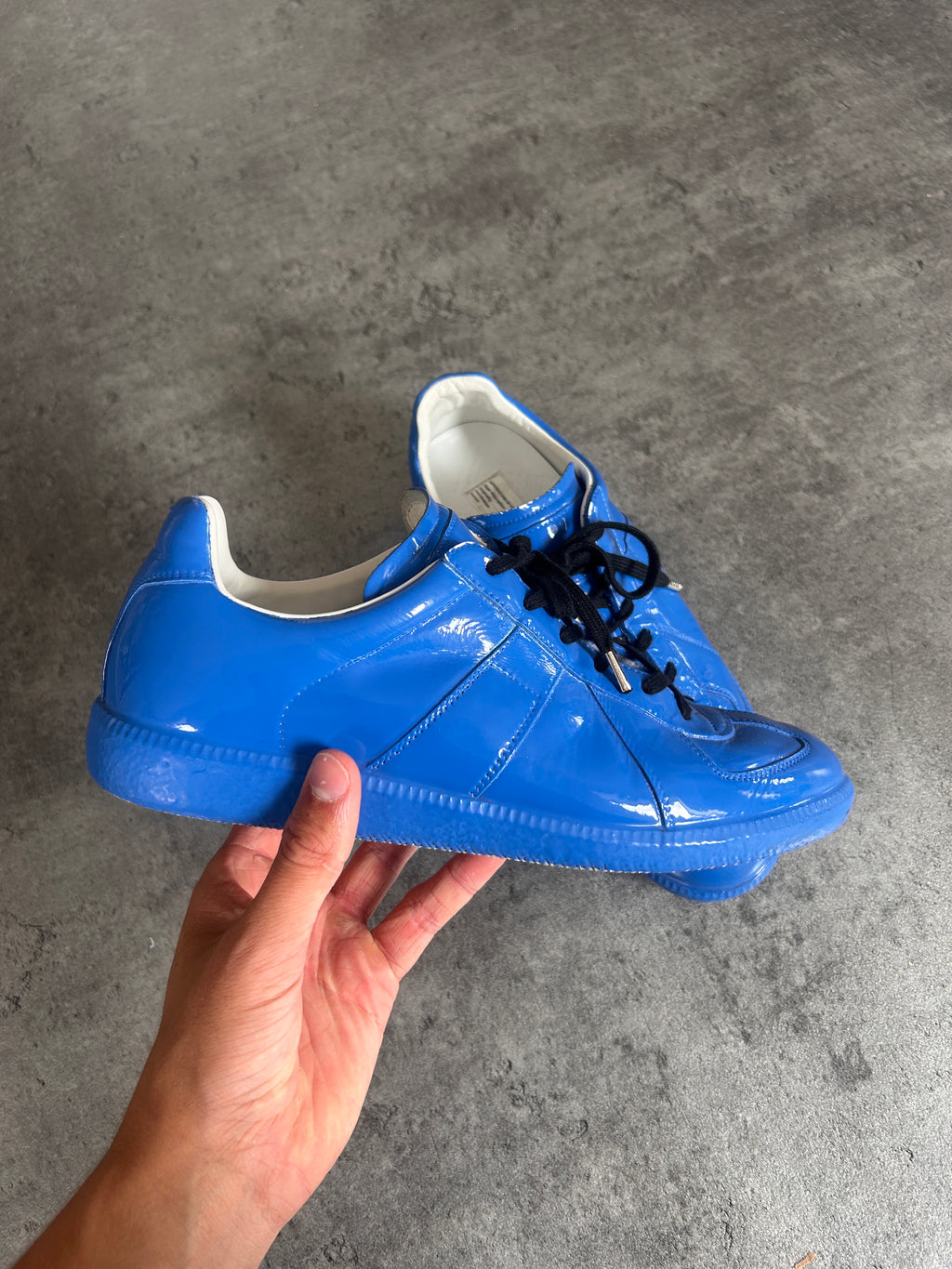 MAISON MARGIELA GATS “PATENT BLUE” 42EU