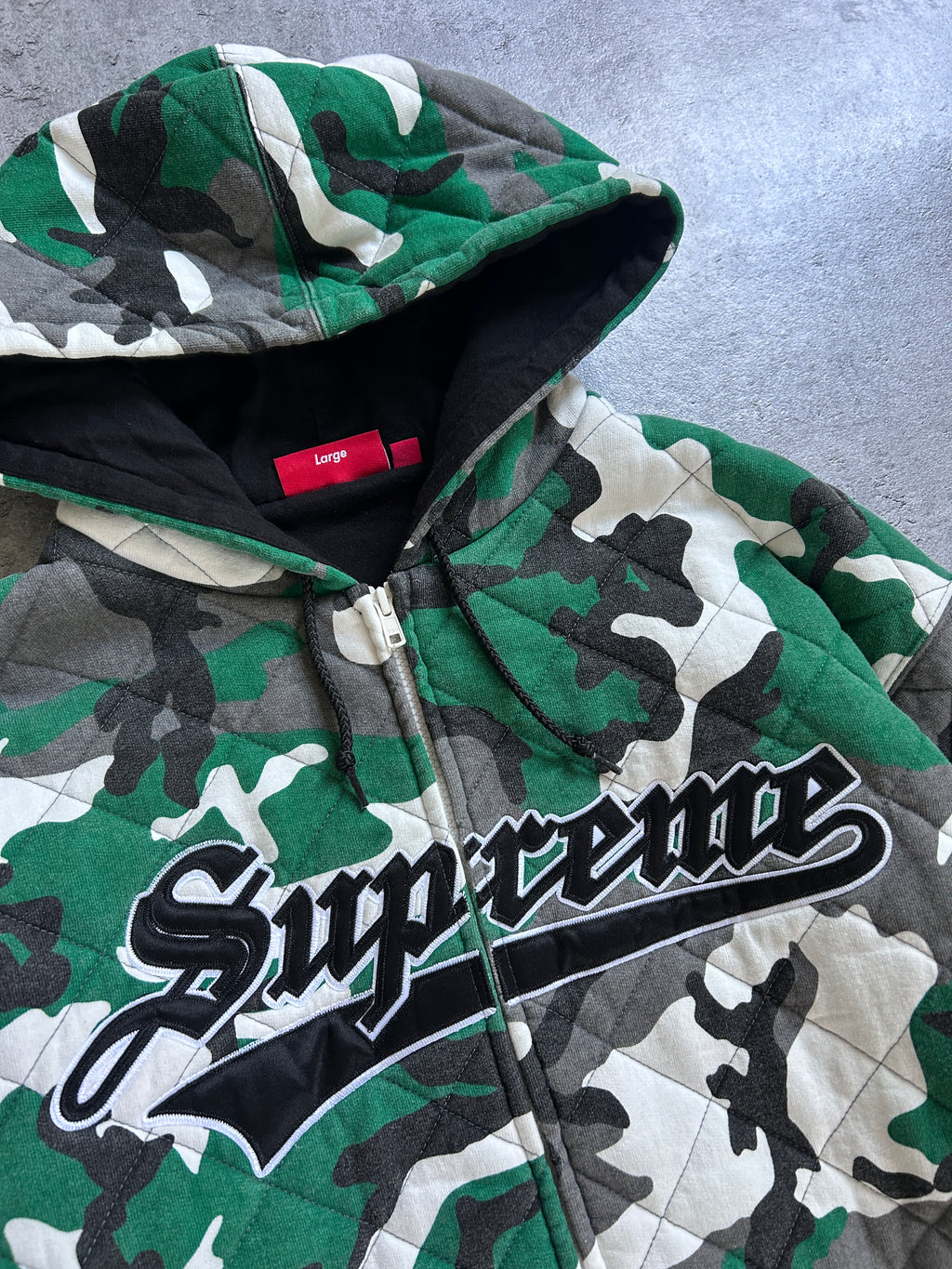 SUPREME QUILTED ZIP UP HOODIE (L)