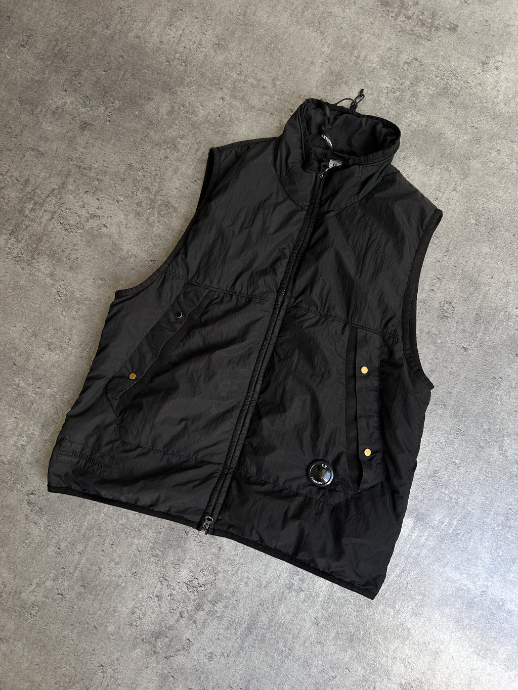 C.P COMPANY GDP NYLON VEST (L)