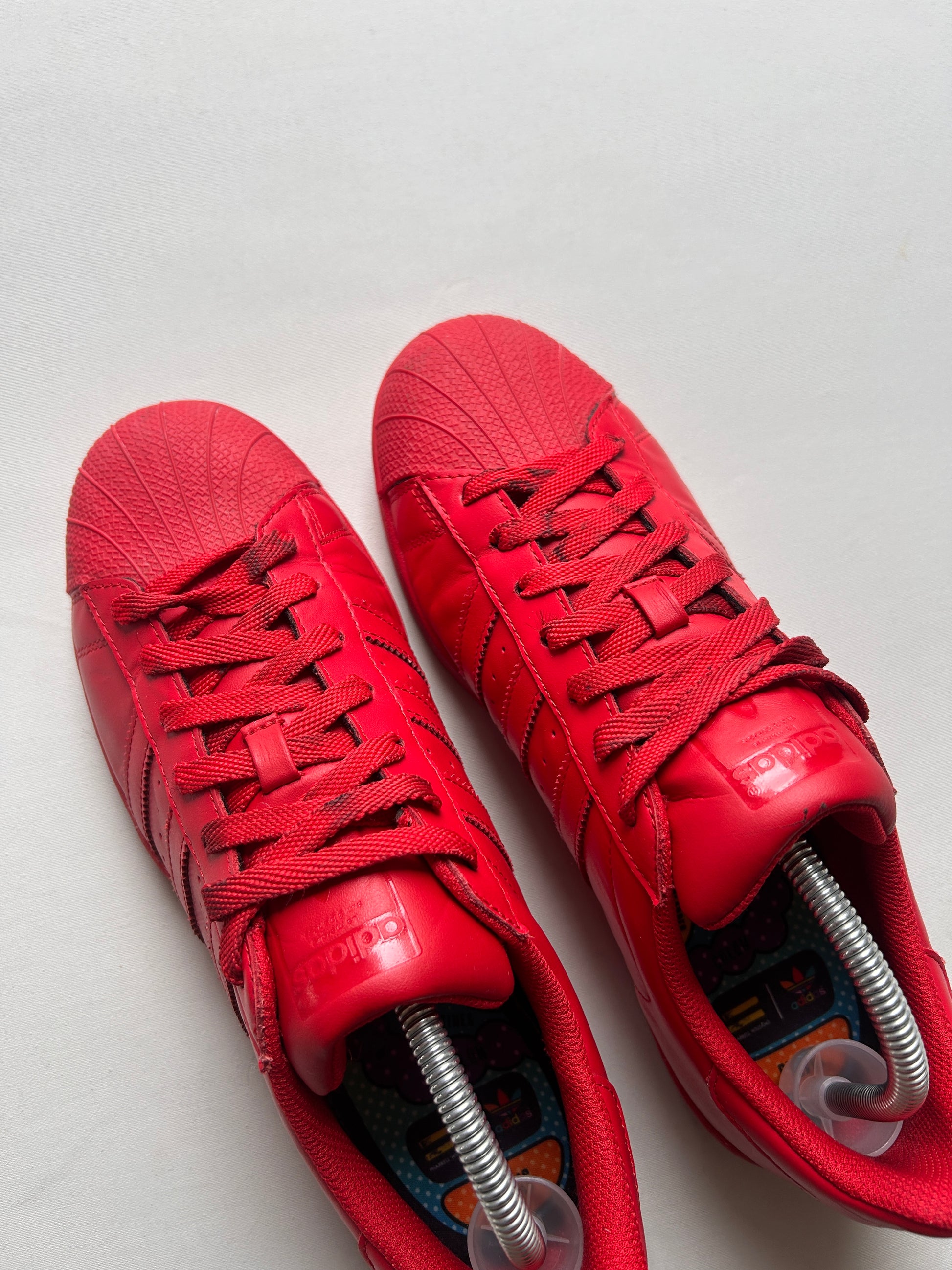 ADIDAS SUPERSTAR X PHARELL (42,5EU)