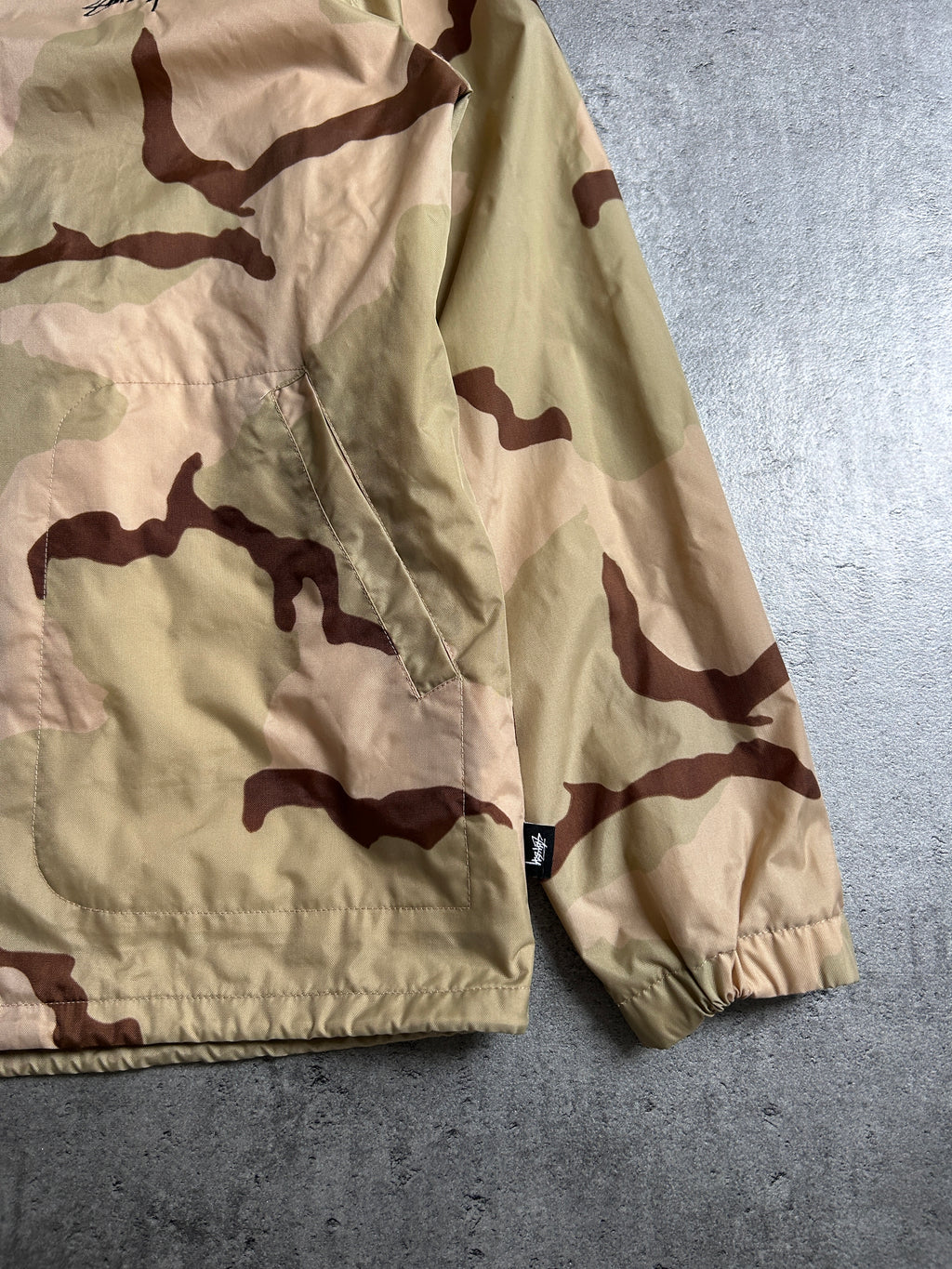 STÜSSY DESERT CAMO COACH JACKET (M)