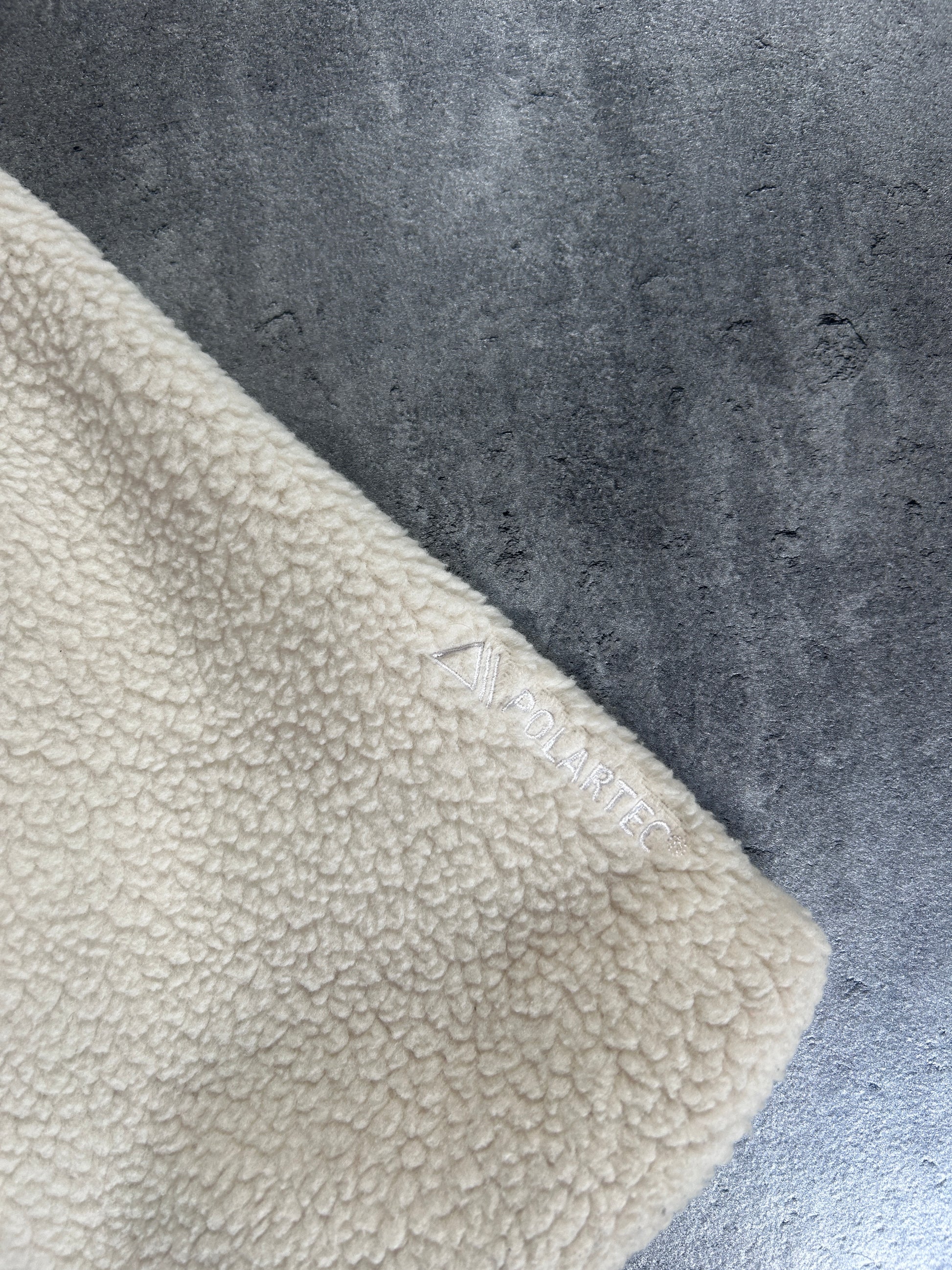 SUPREME POLARTECH SHEARLING REVERSIBLE PULLOVER (L/XL)
