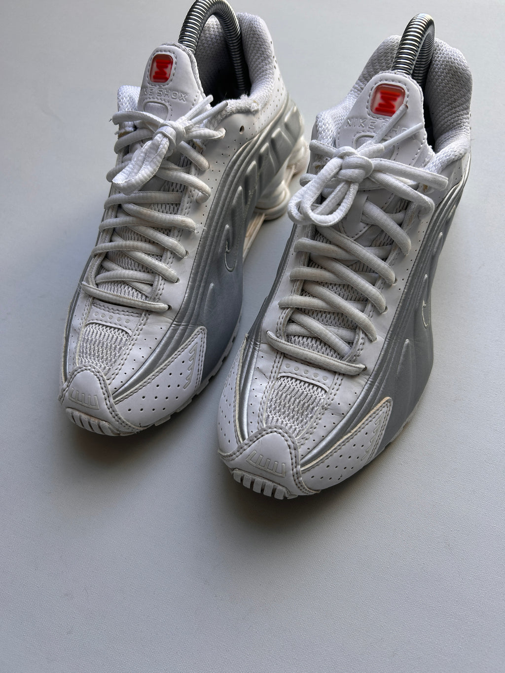 NIKE SHOX R4 “WHITE METTALIC” 37,5EU