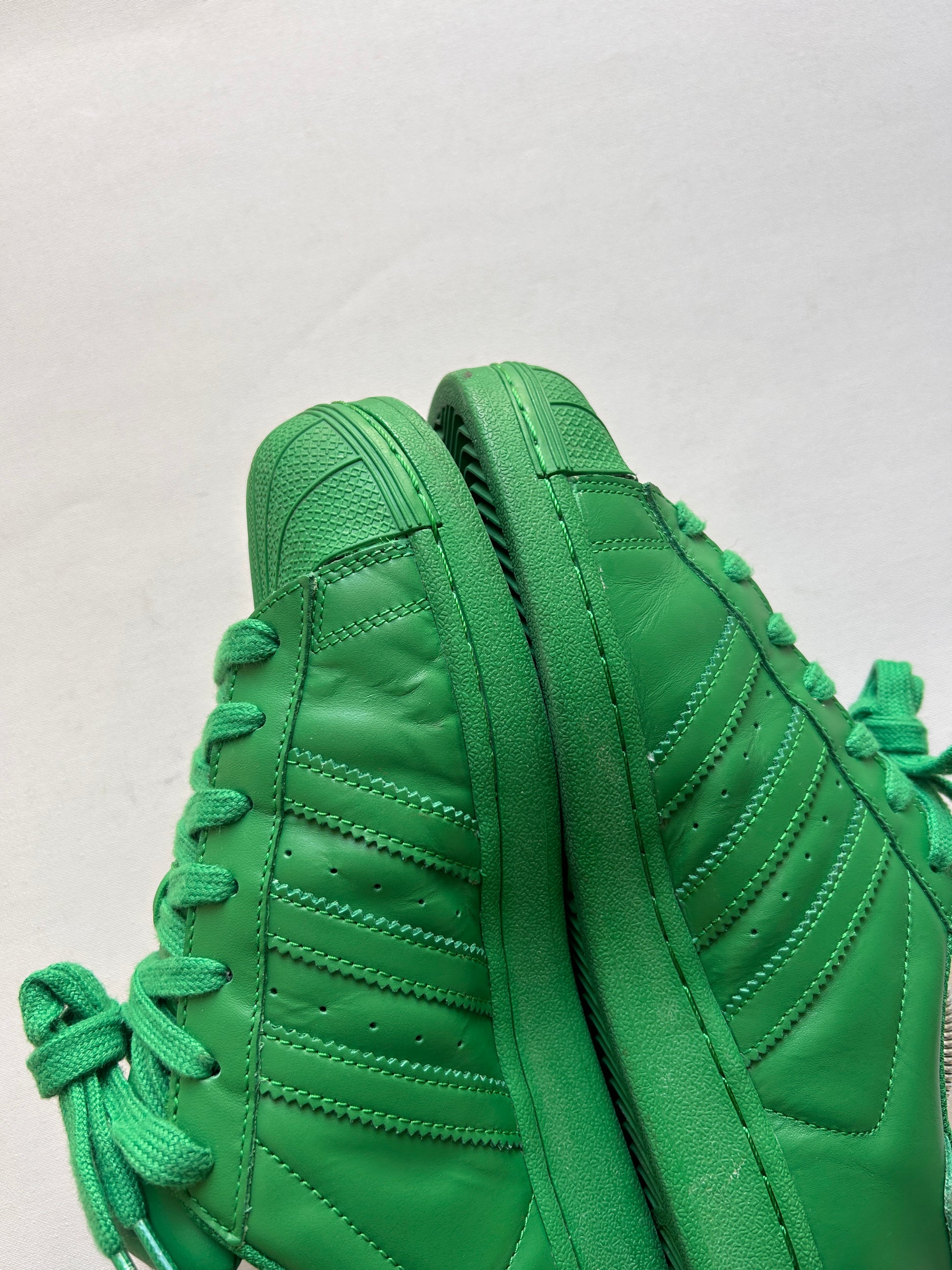 ADIDAS SUPERSTAR X PHARELL (42EU)
