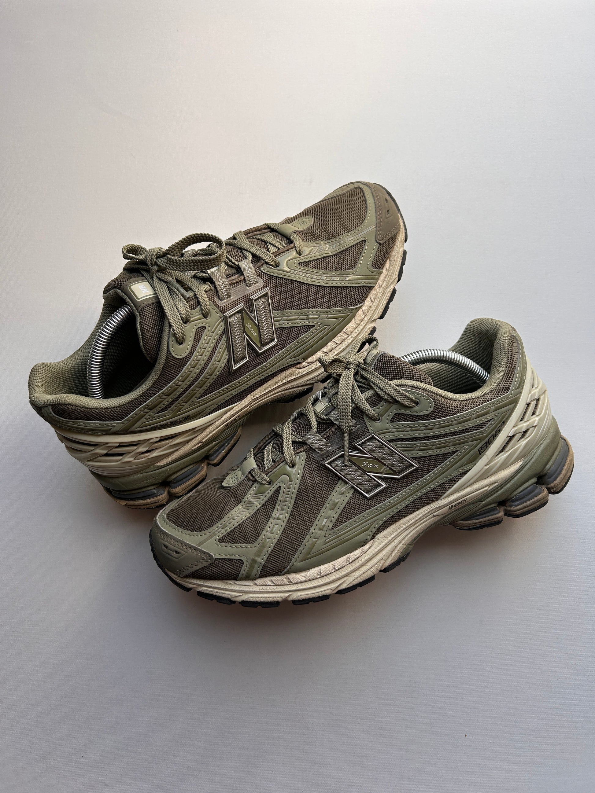 NB1906R “OLIVE” 45EU