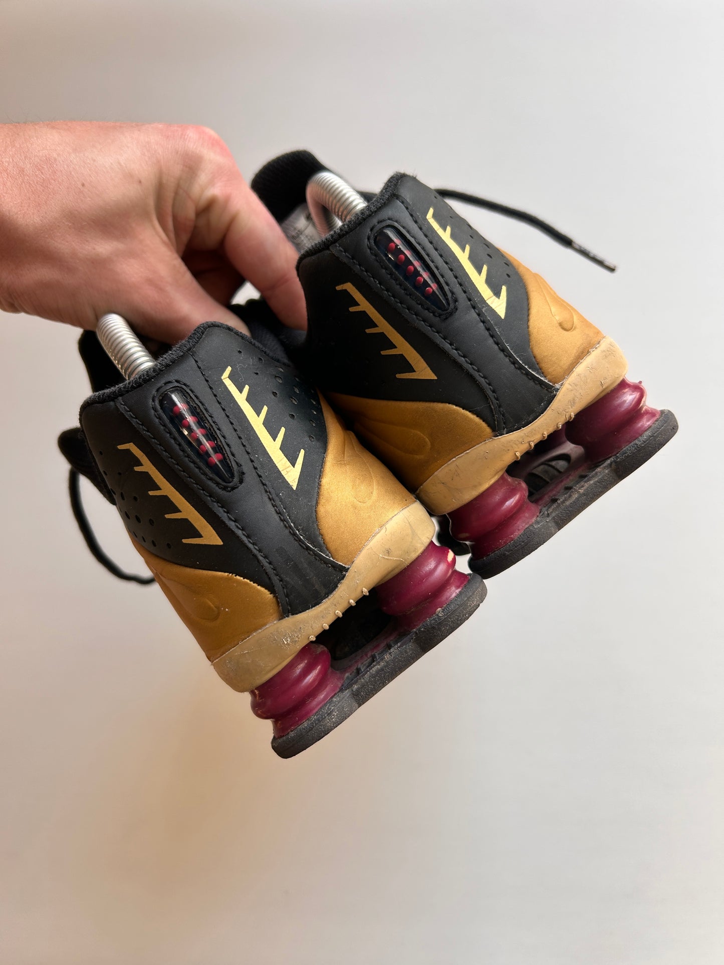 NIKE SHOX R4 “METALLIC GOLD” 39EU