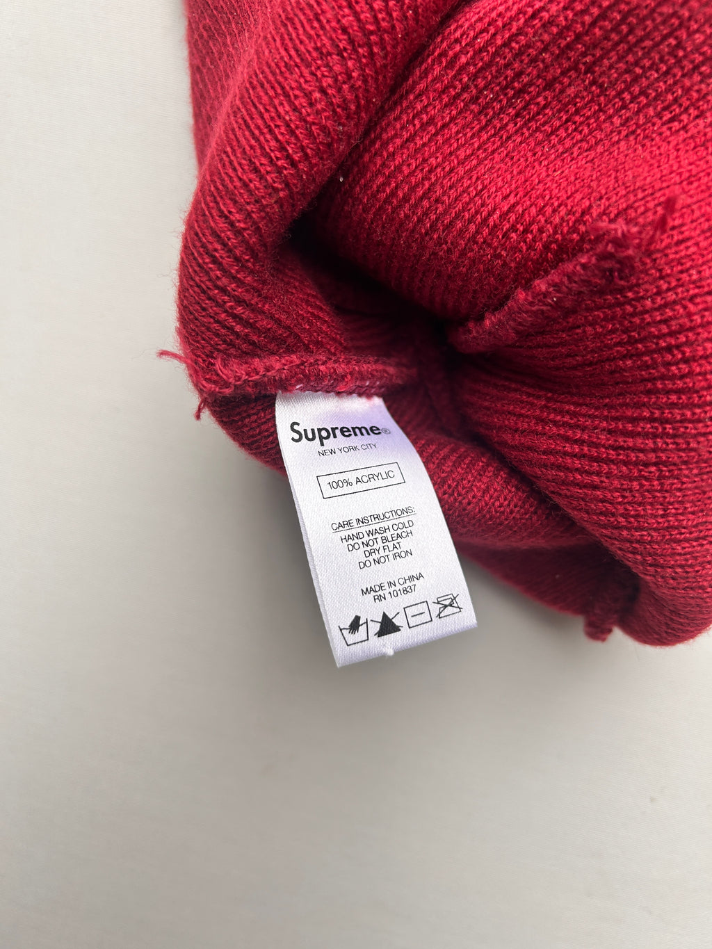 SUPREME BEANIE “NEW YORK PATCH”