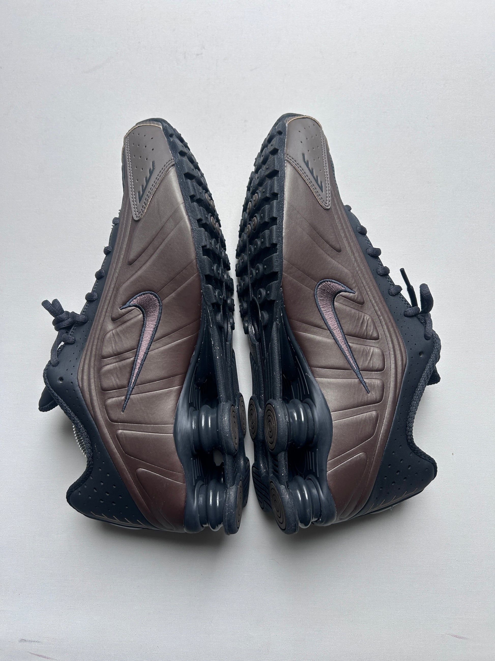 NIKE SHOX R4 “OFF NOIR” 44EU