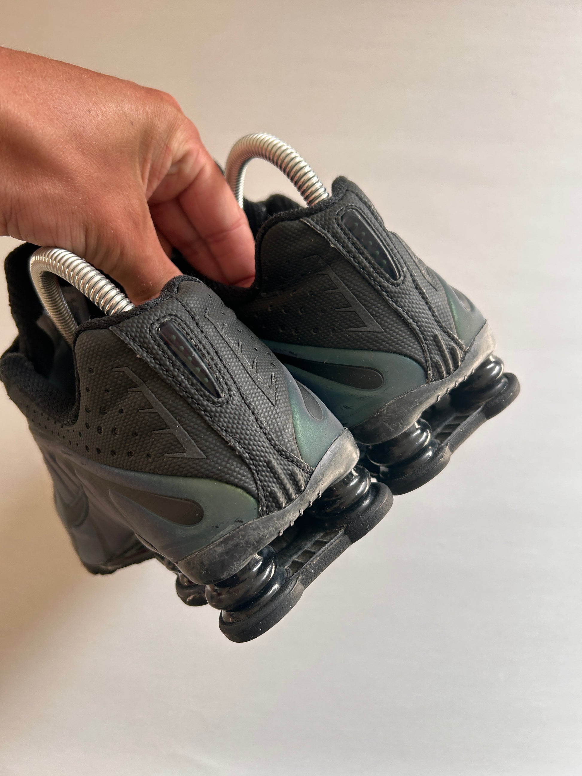 NIKE SHOX R4 REFLECTIVE SE (39EU)
