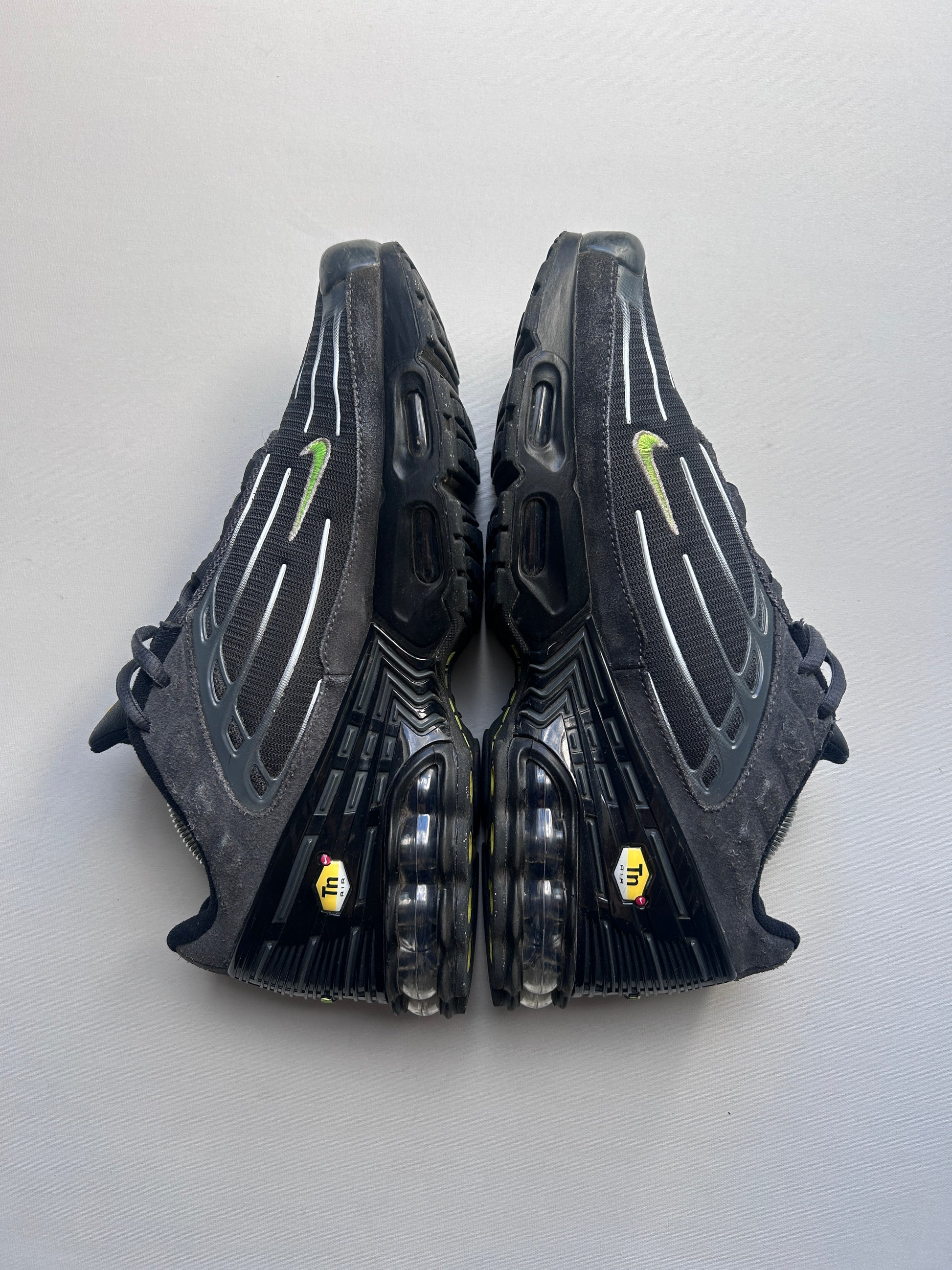AIR MAX PLUS 3 “BLACK/NEON” 42,5EU