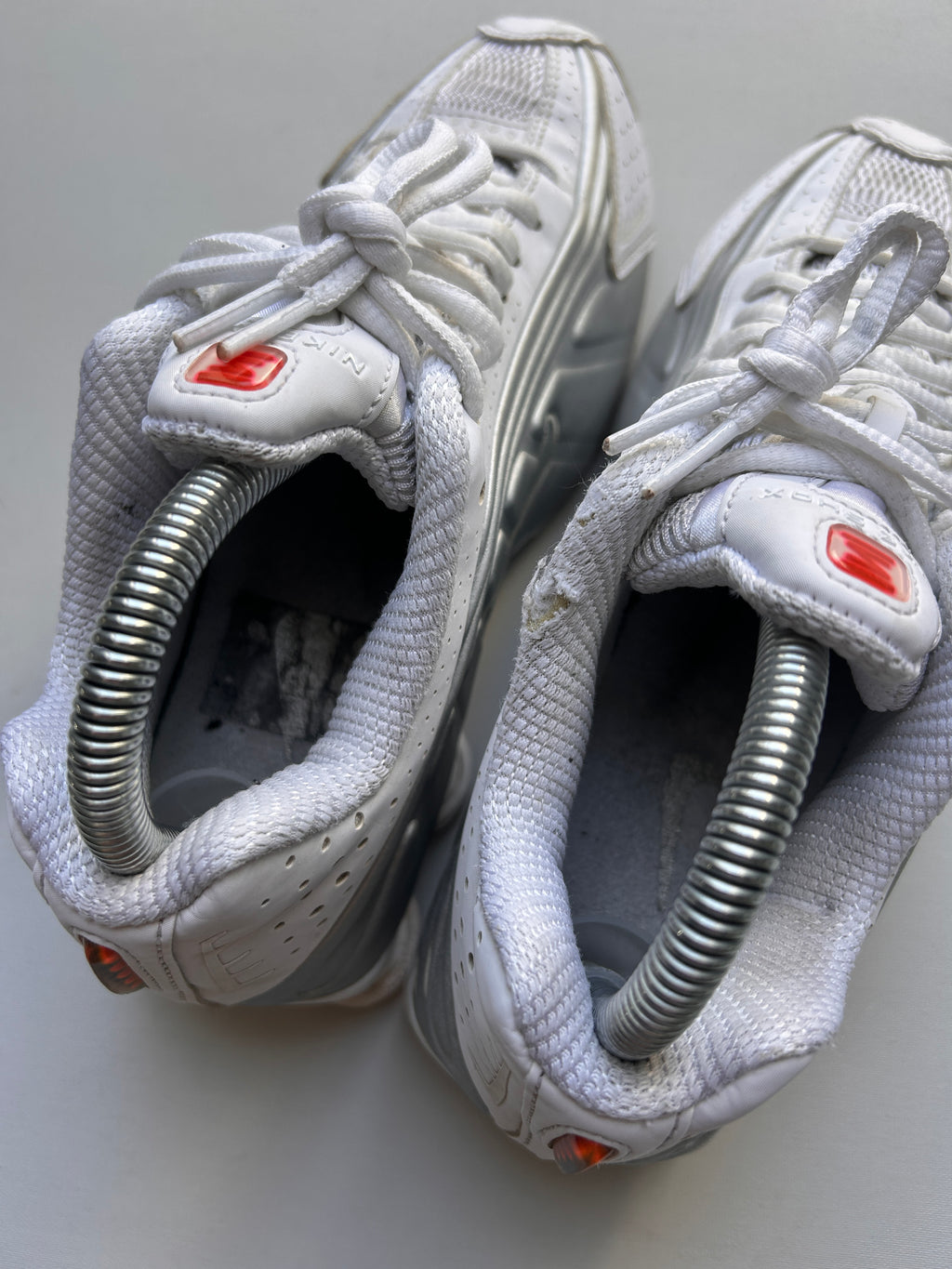NIKE SHOX R4 “WHITE METTALIC” 37,5EU
