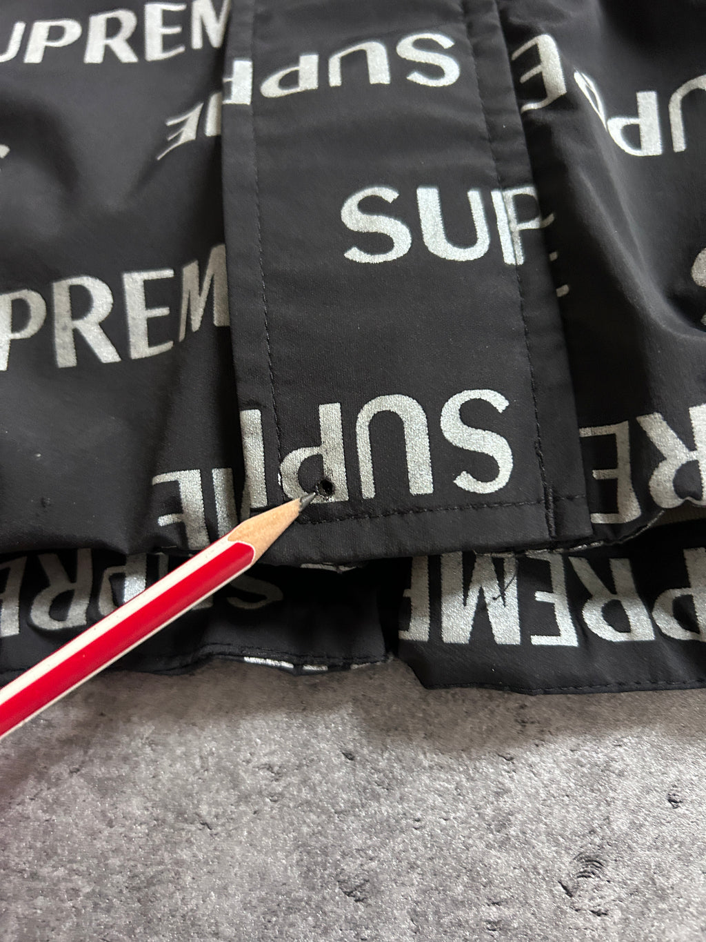SUPREME REPEAT REFLECTIVE JACKET (XL)