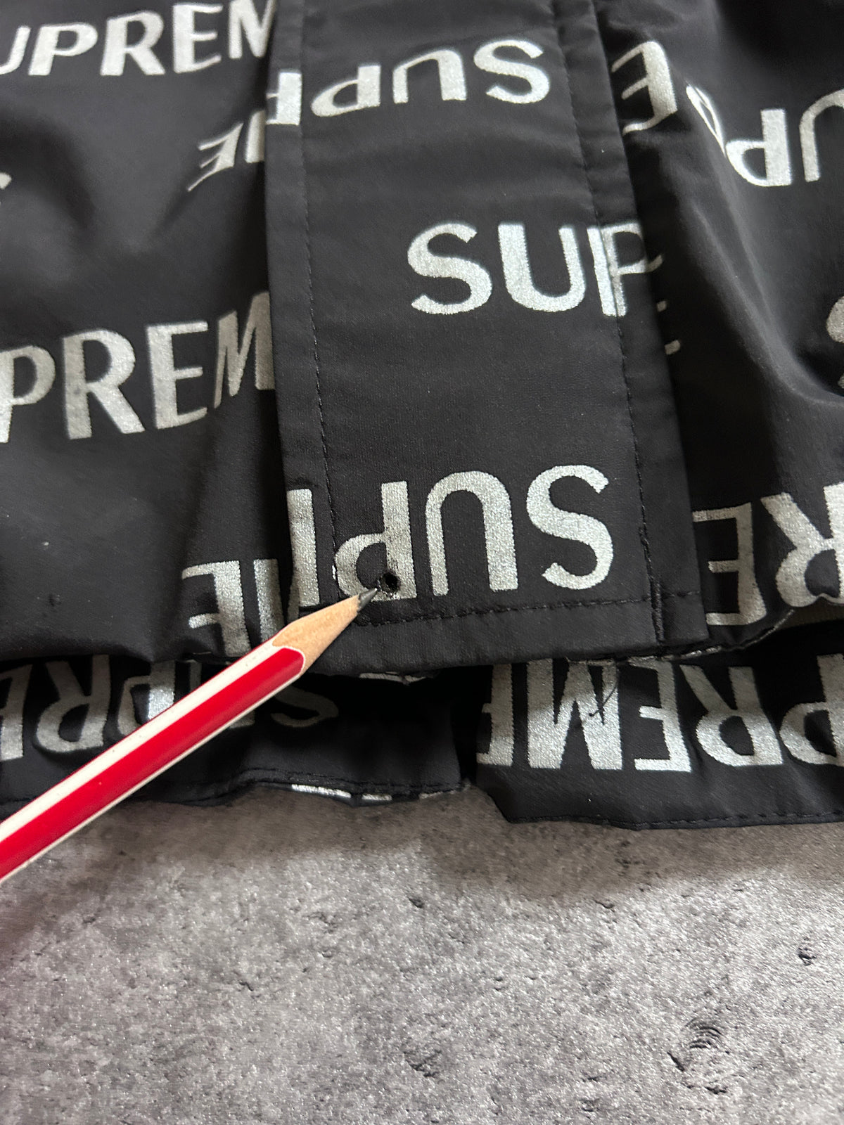 SUPREME REPEAT REFLECTIVE JACKET (XL)
