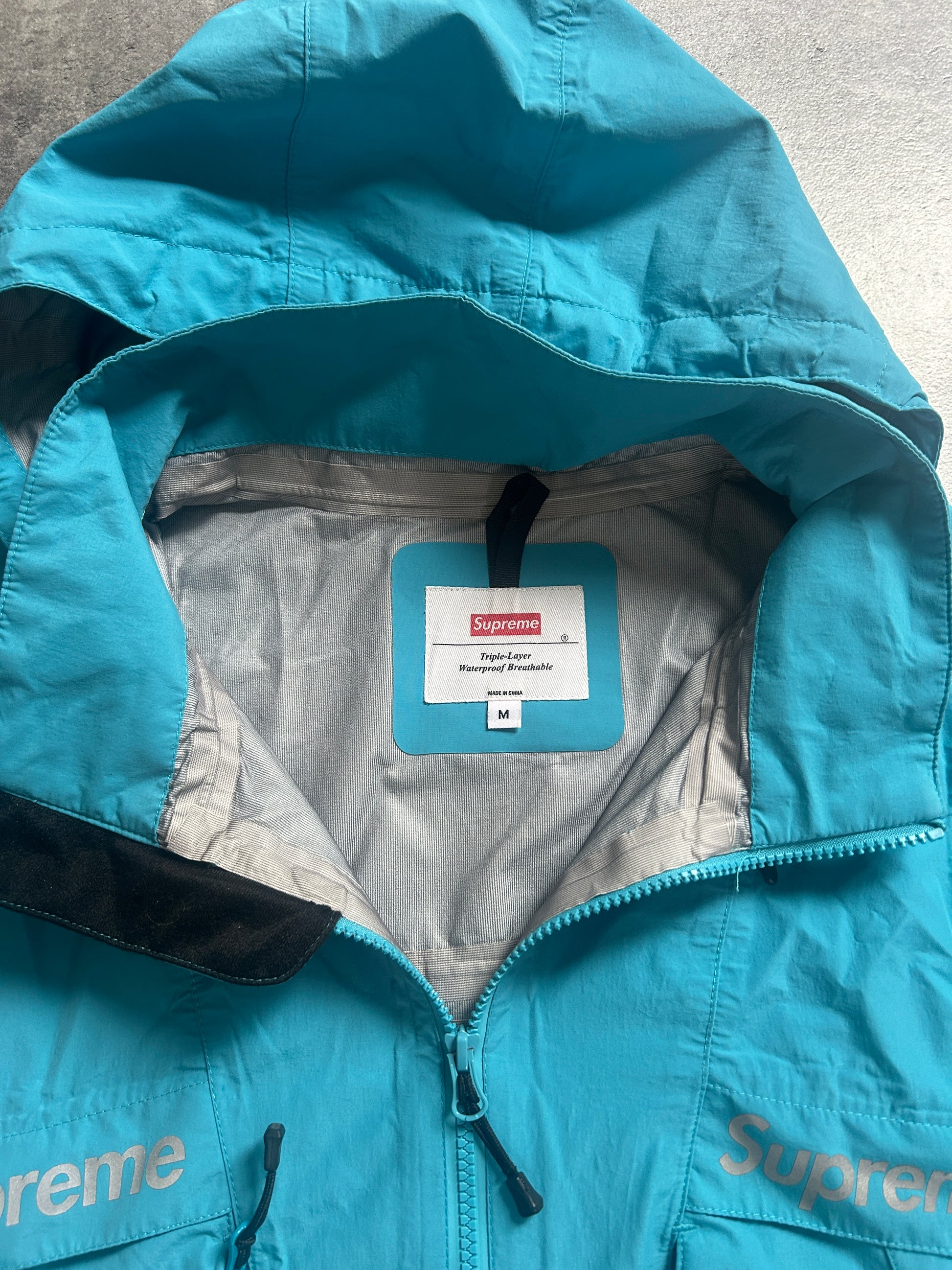 SUPREME TAPED SEAM WATERPROOF JACKET FW2017 (M/L)