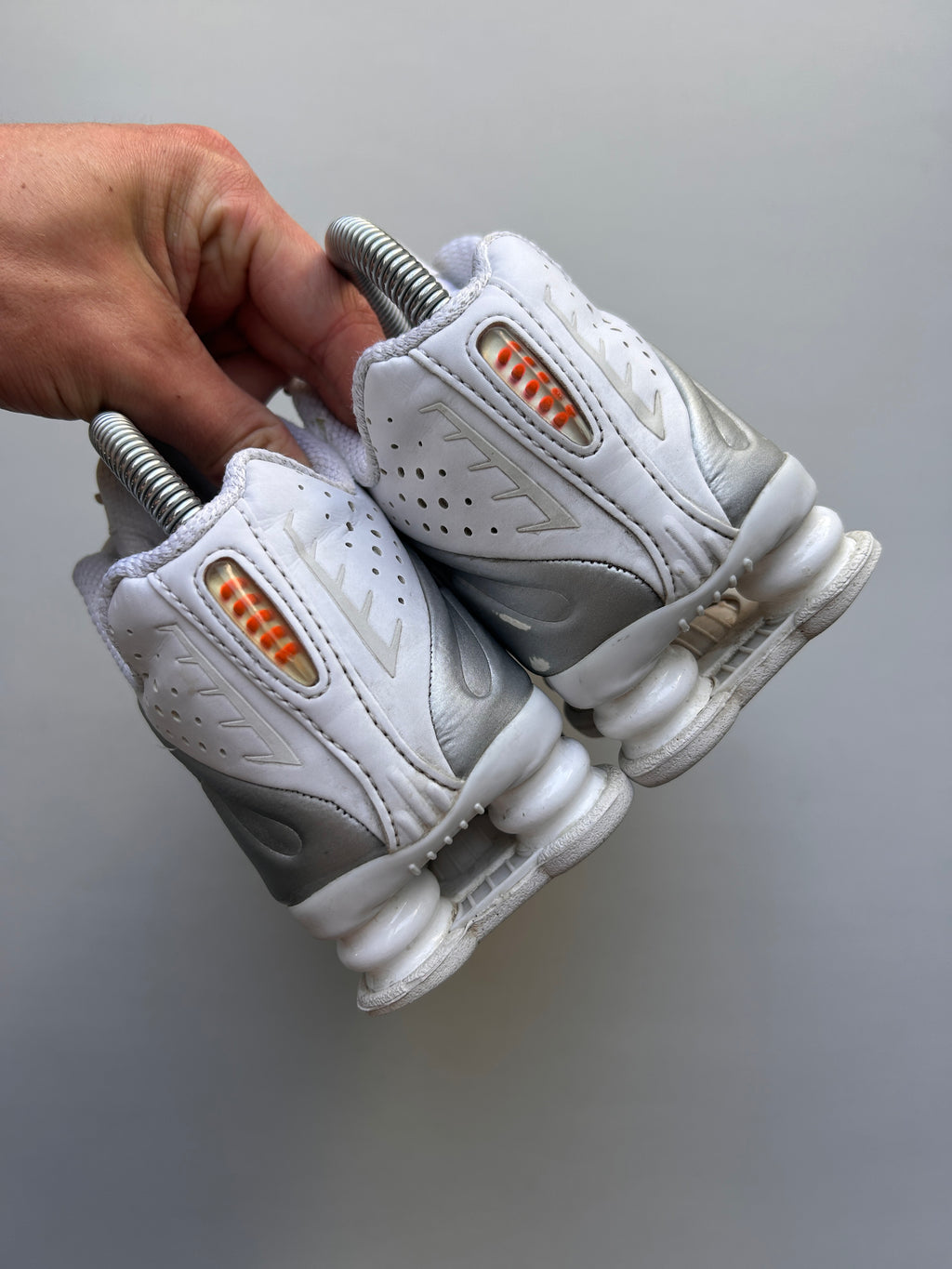 NIKE SHOX R4 “WHITE METTALIC” 37,5EU
