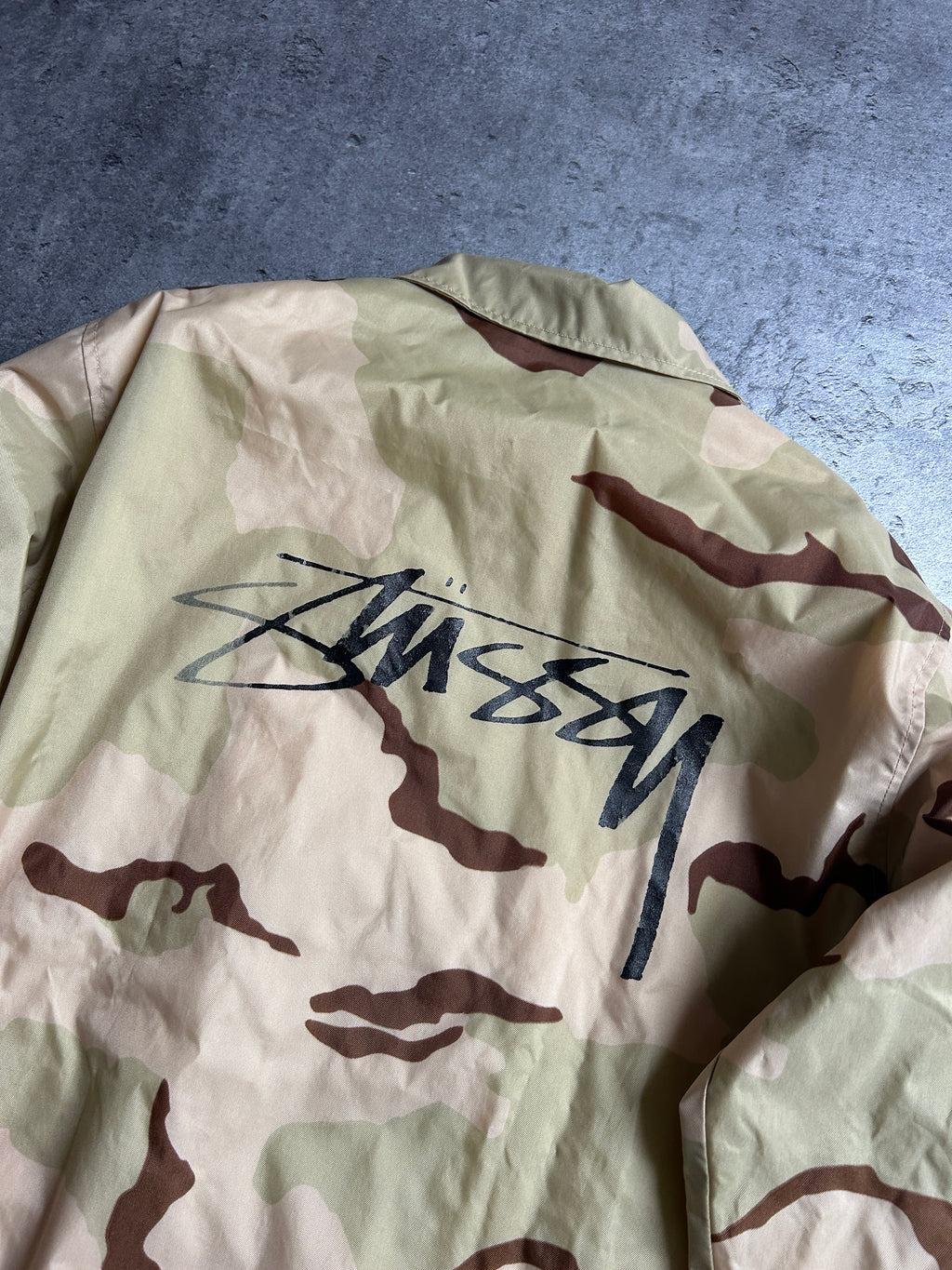STÜSSY DESERT CAMO COACH JACKET (M)