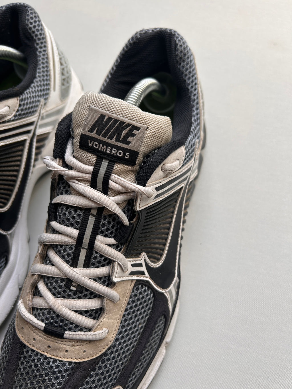 NIKE VOMERO 5 “BLACK/GREY/WHITE” 45EU