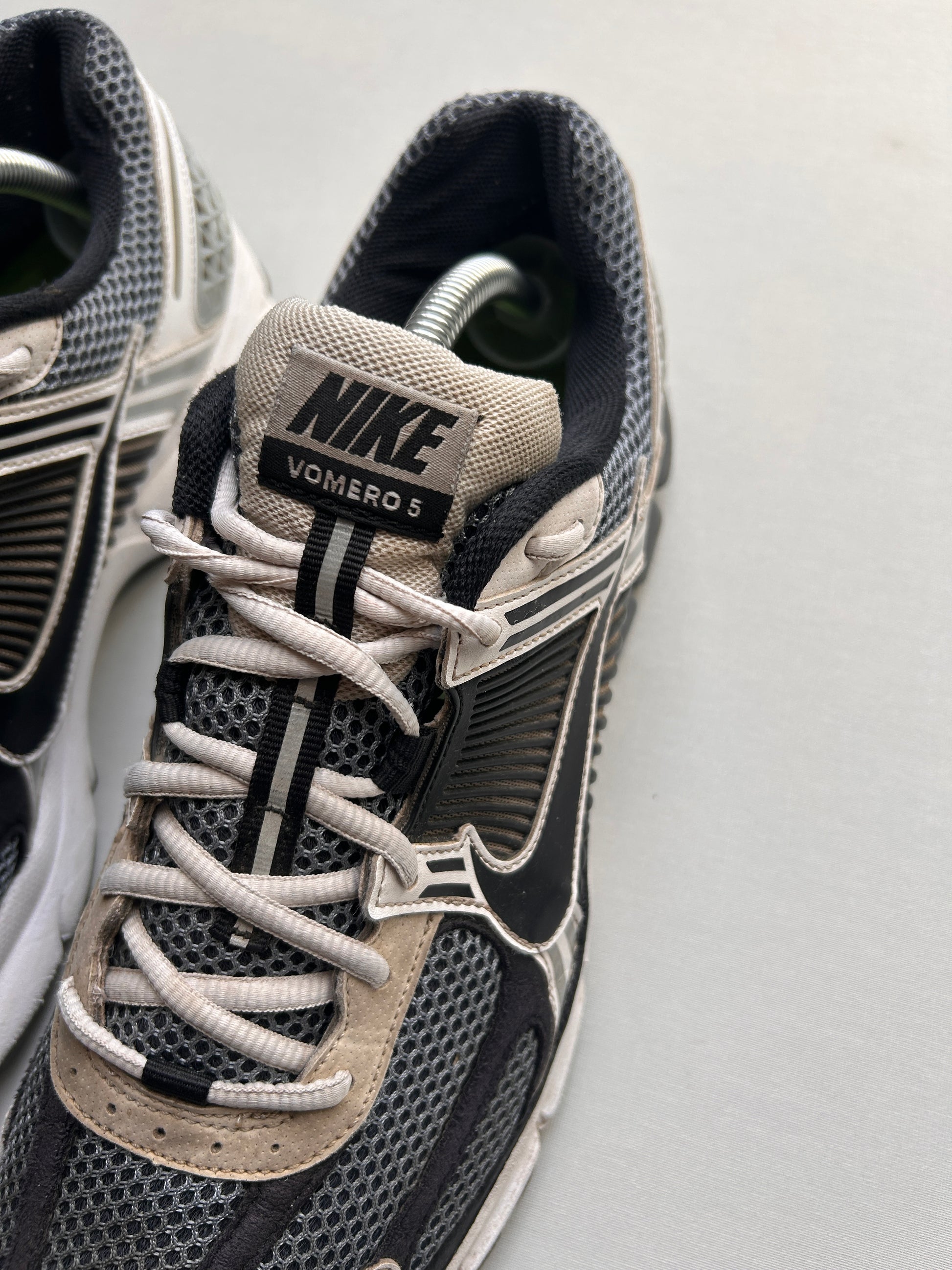 NIKE VOMERO 5 “BLACK/GREY/WHITE” 45EU