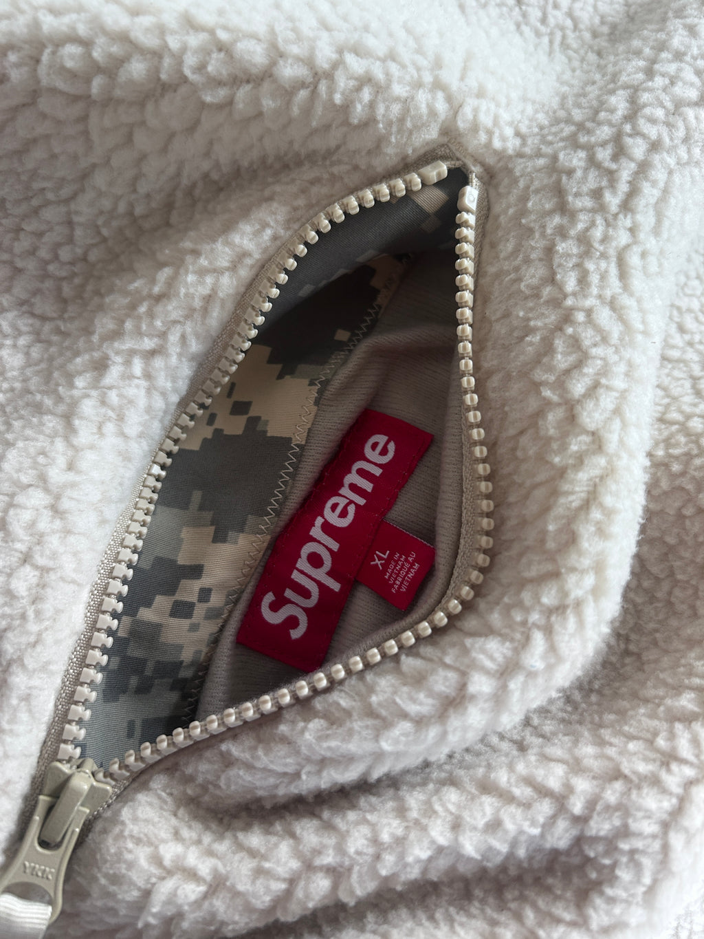 SUPREME POLARTECH SHEARLING REVERSIBLE PULLOVER (L/XL)