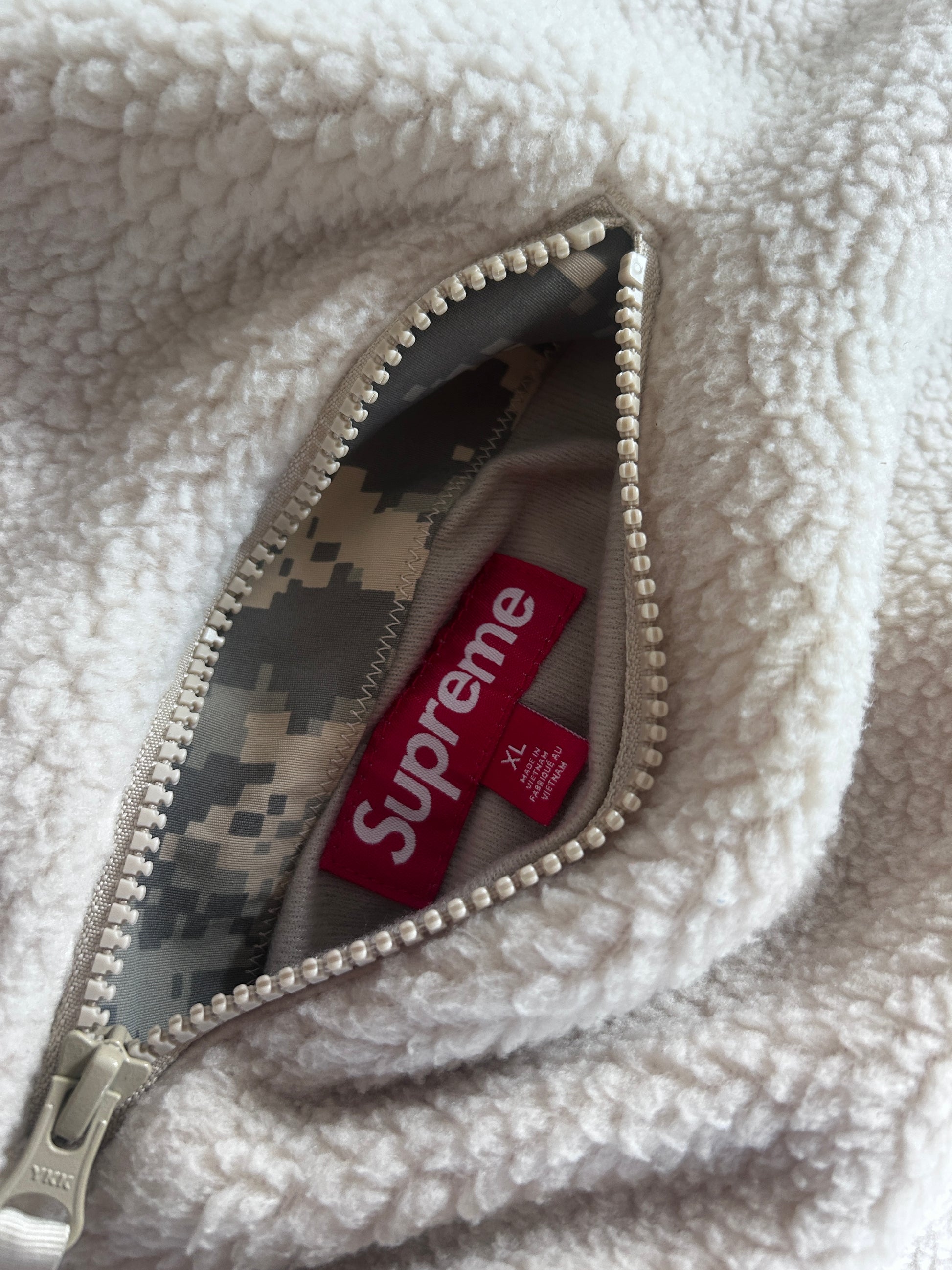 SUPREME POLARTECH SHEARLING REVERSIBLE PULLOVER (L/XL)