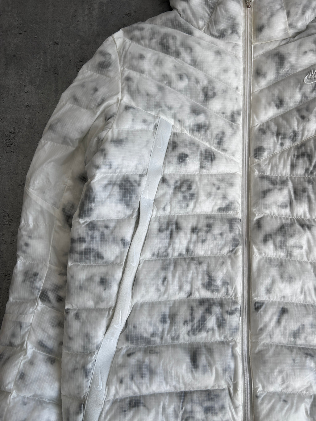 NIKE MARBLE ECODOWN JACKET (L)