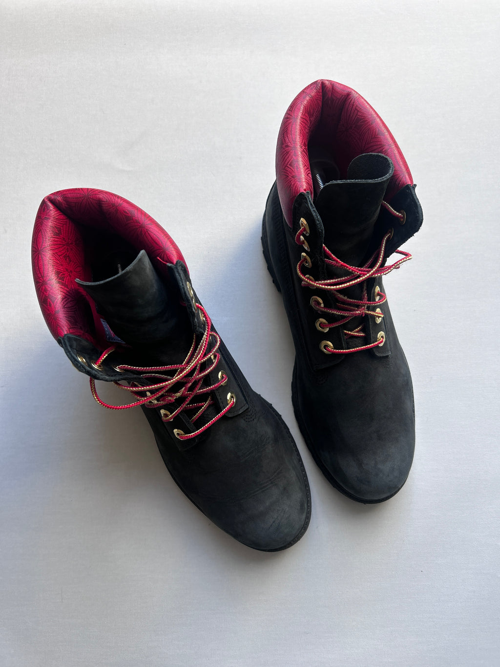 TIMBERLAND 6INCH BOOT “BLACK/RED” 45EU