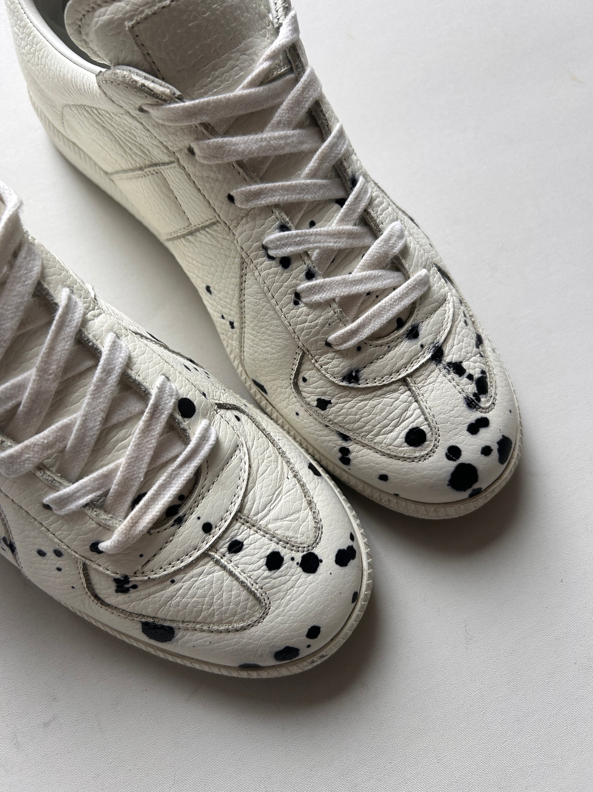 MAISON MARGIELA PAINT SPLATTER GATS (43EU)