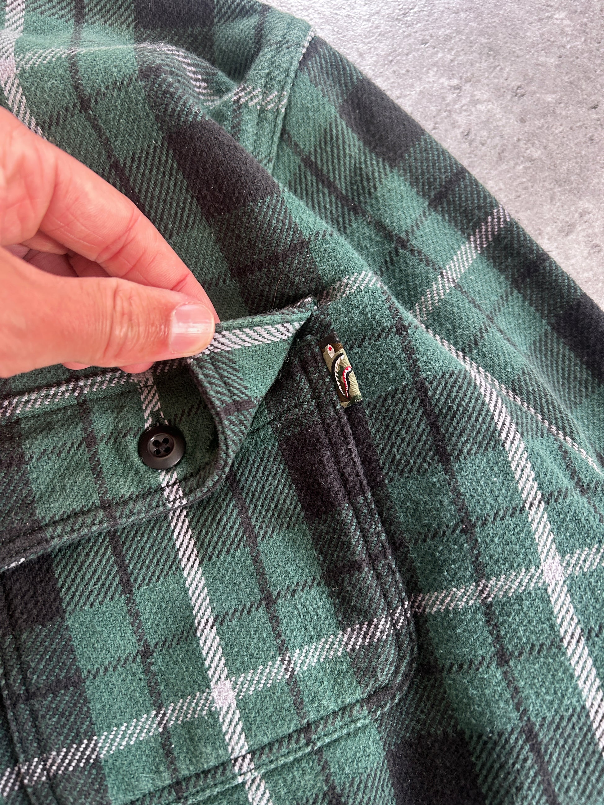 A BATHING APE SHARK FLANNEL (M)